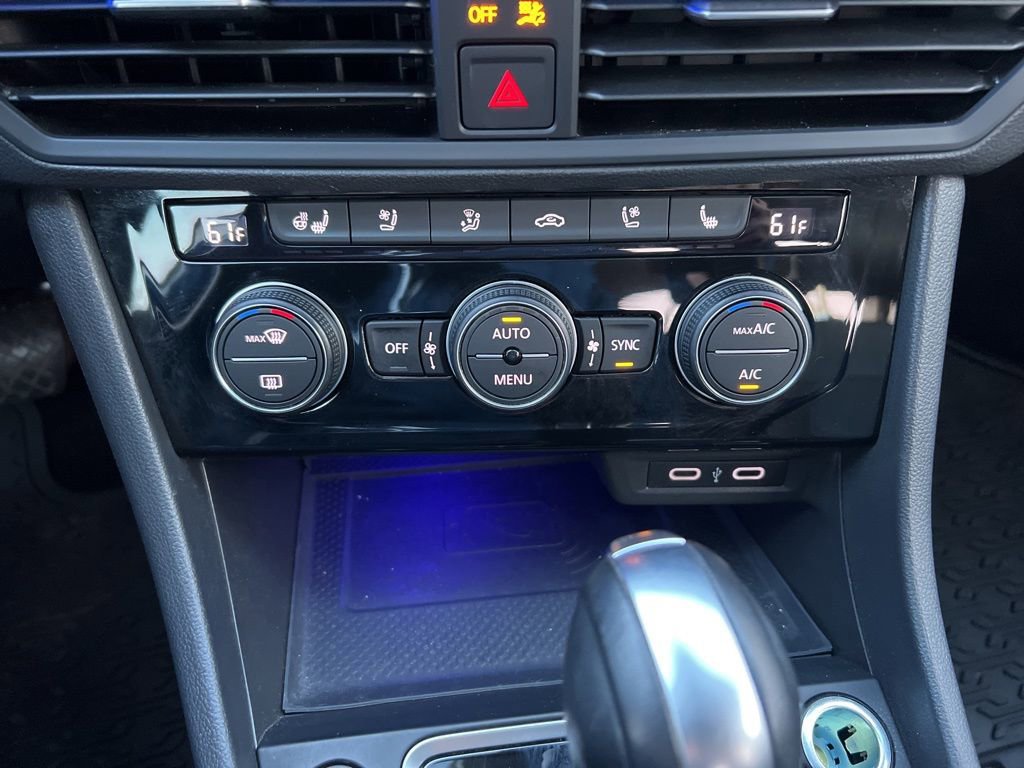 Used 2021 Volkswagen Jetta SEL Premium image 39