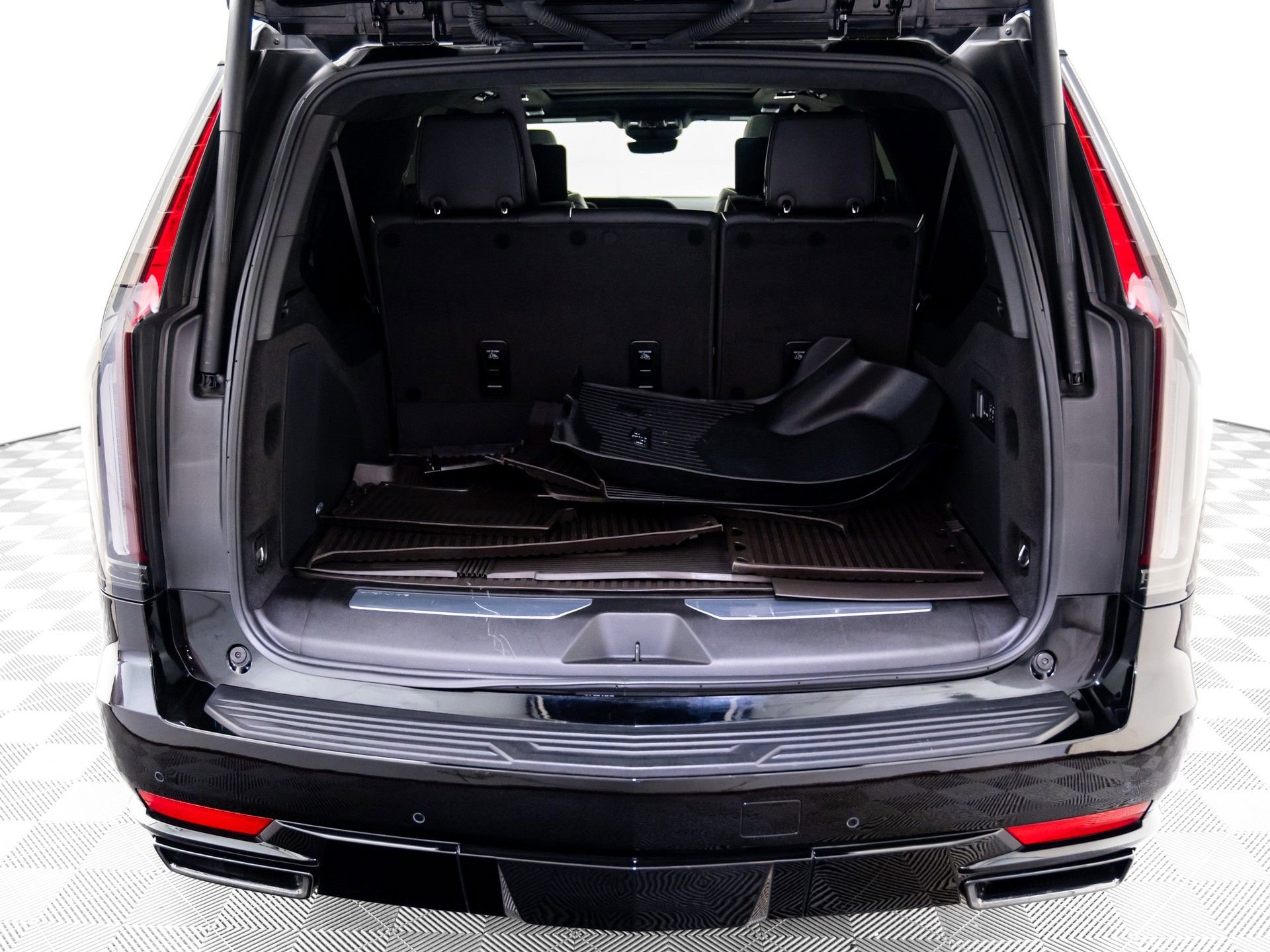 Certified 2024 Cadillac Escalade ESV Sport Platinum w/ LPO, ONYX Package image 36