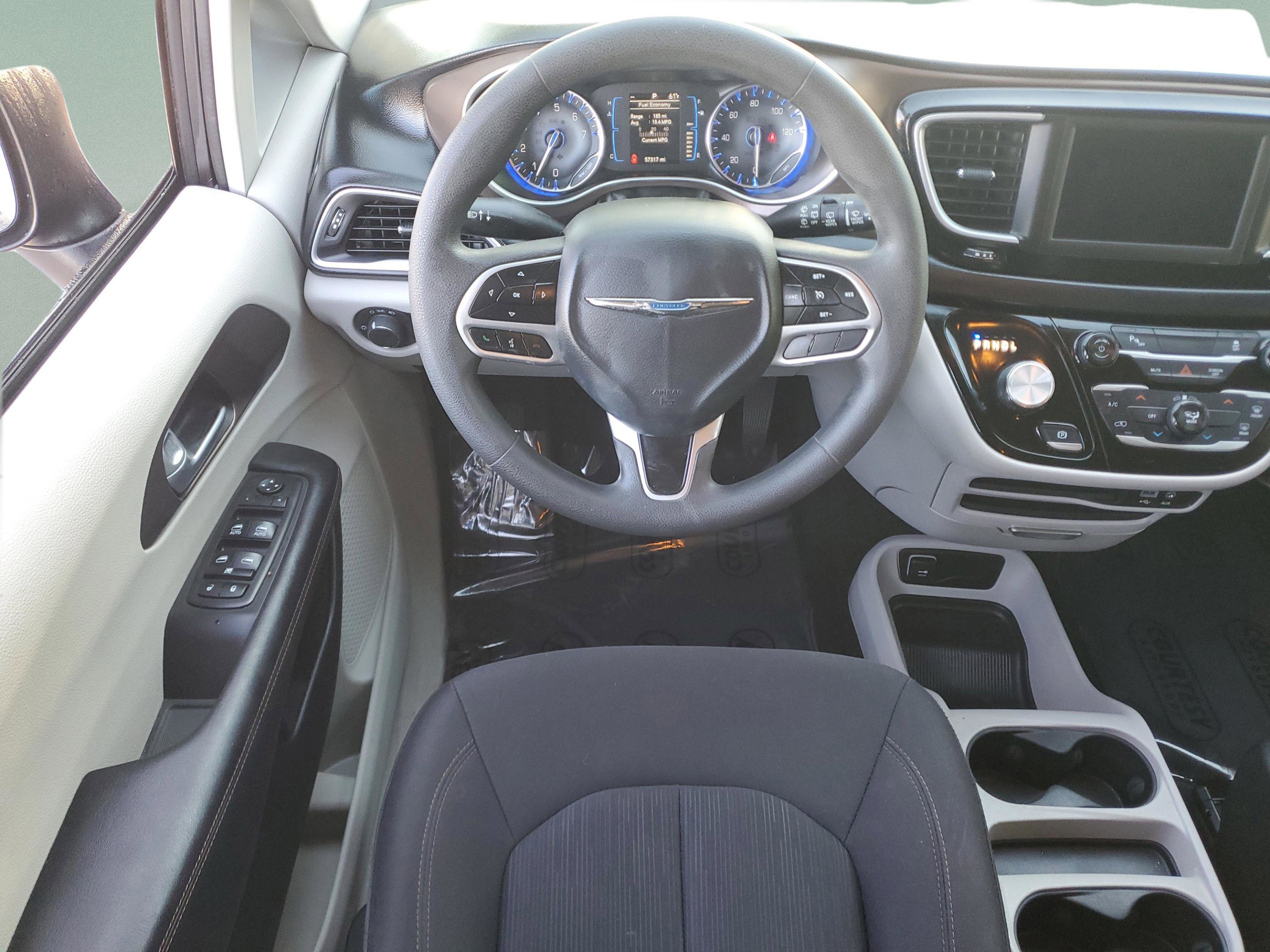 Used 2022 Volkswagen Atlas Cross Sport SE image 11