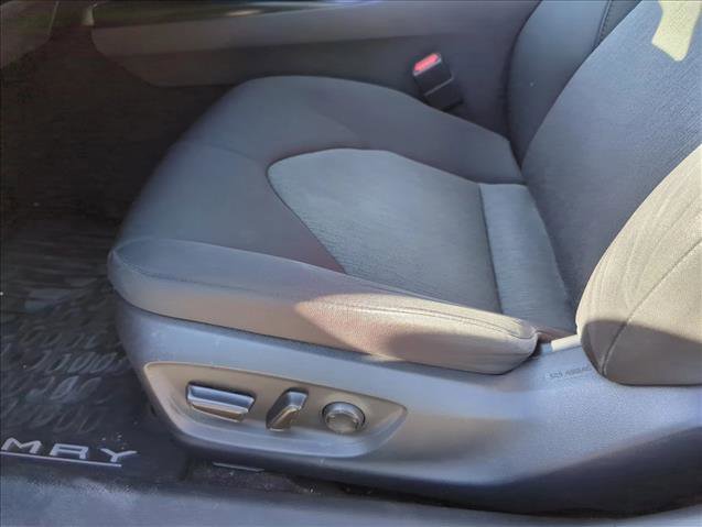 Used 2020 Toyota Camry LE FWD image 11