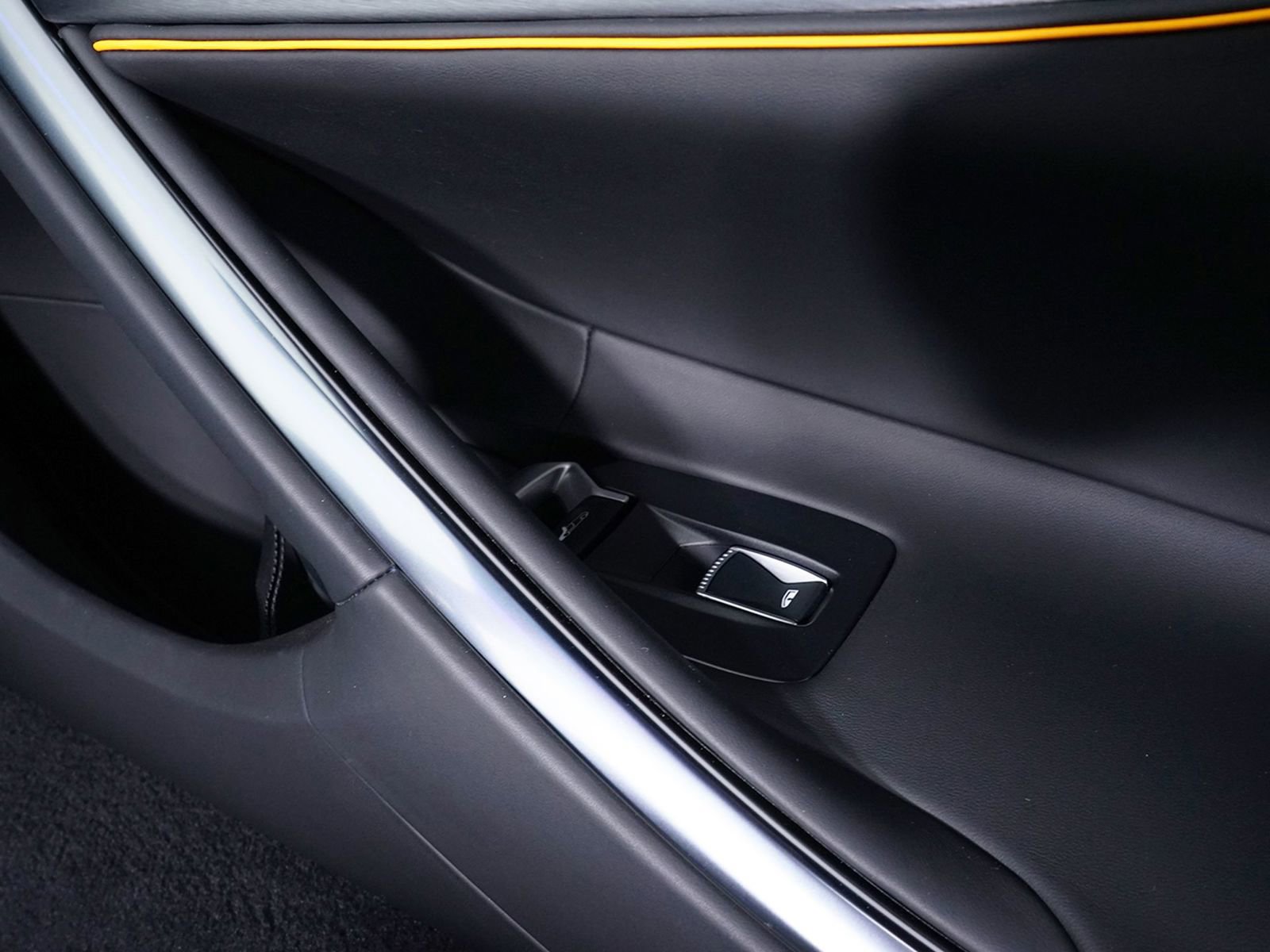 New 2025 McLaren Artura image 15