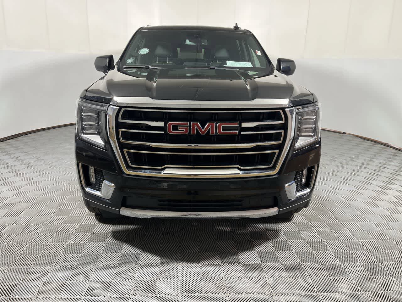 Used 2023 GMC Yukon XL SLT AWD/4WD image 3