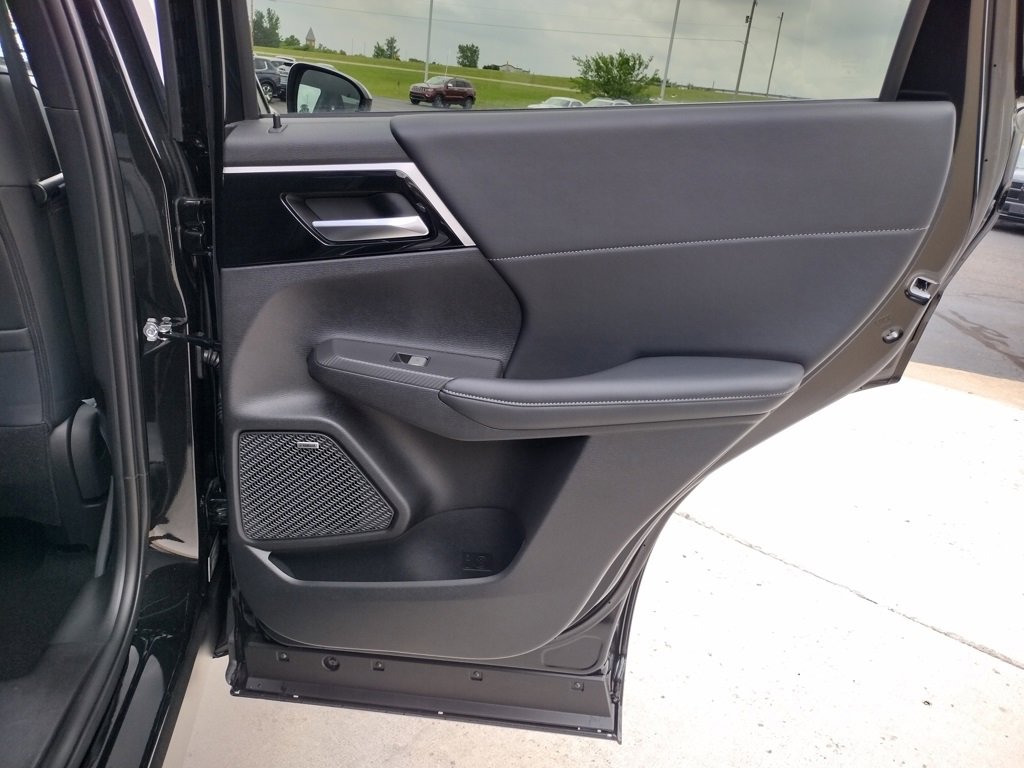 New 2025 Mitsubishi Outlander SE image 31