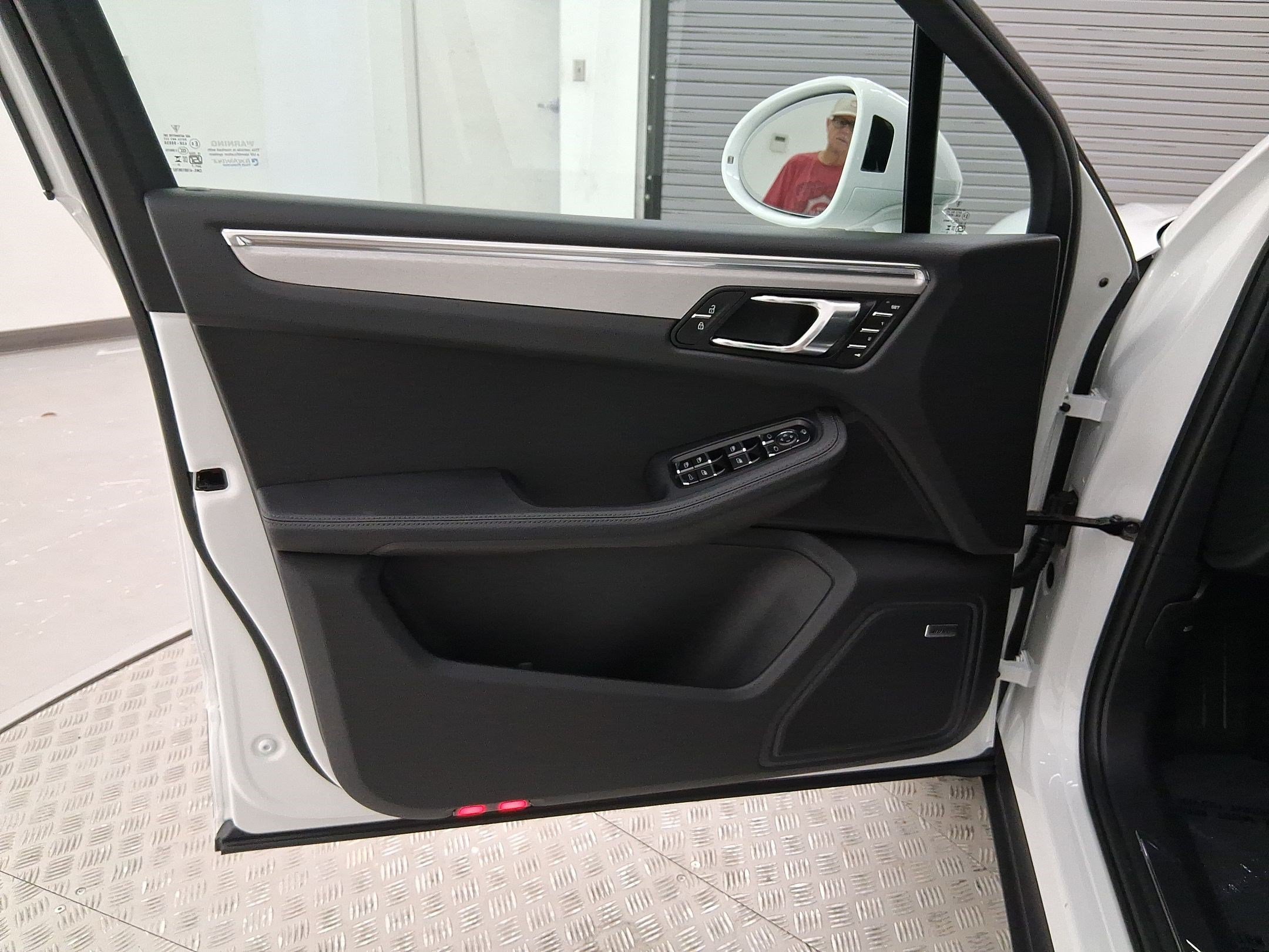 Used 2026 Porsche Macan AWD/4WD image 25