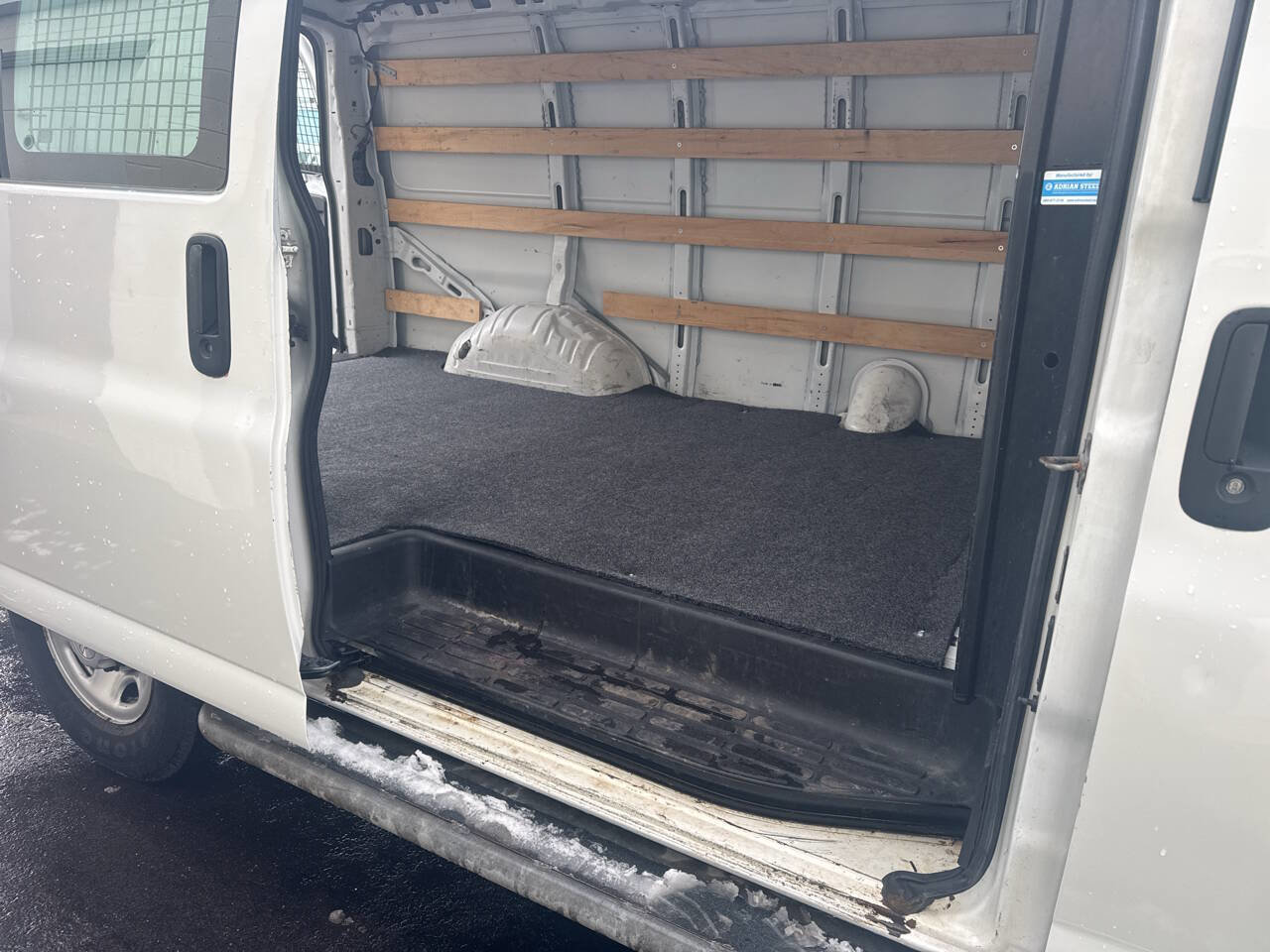 Used 2018 Chevrolet Express 2500 w/ Driver Convenience Package image 12