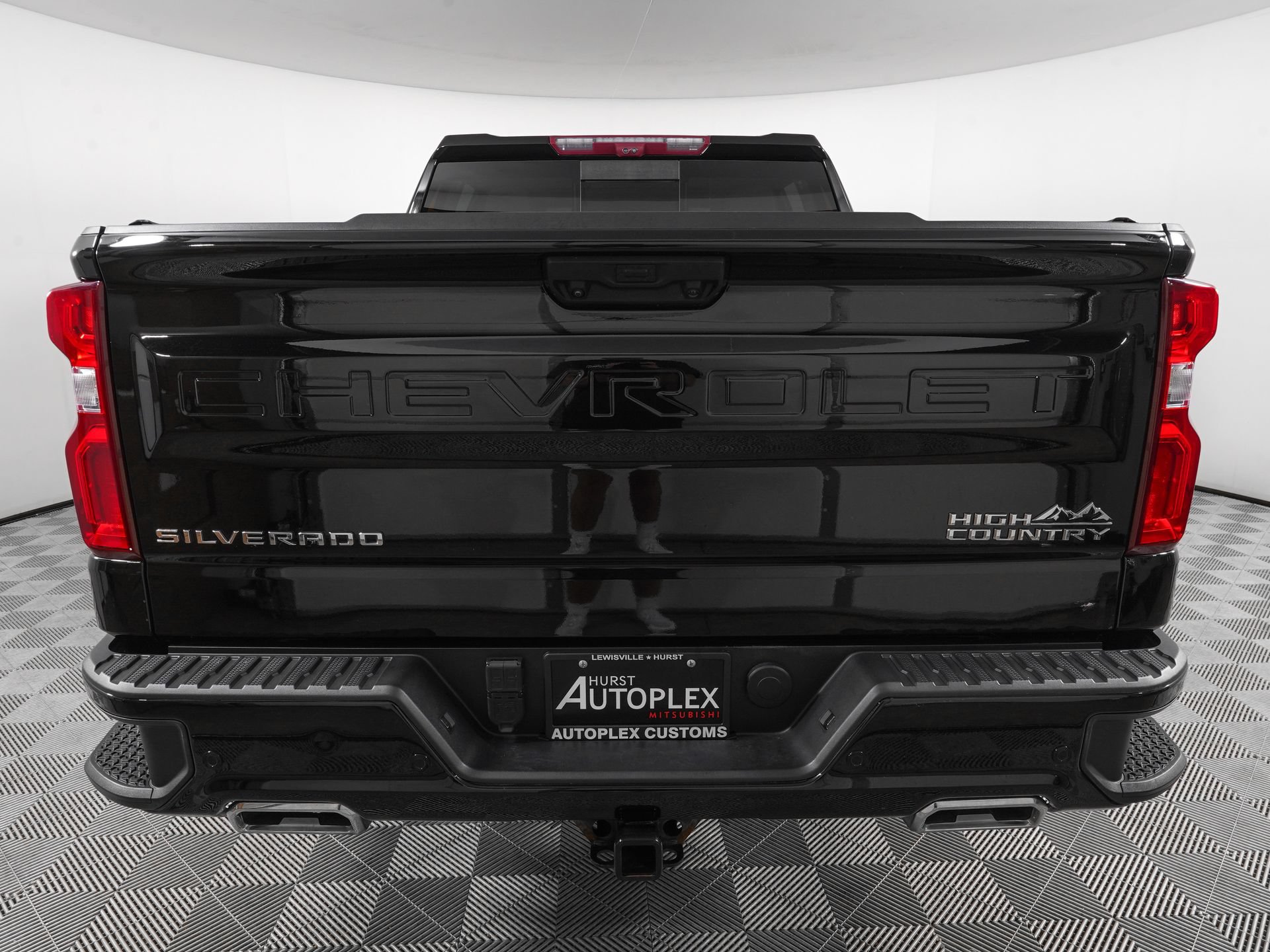 Used 2024 Chevrolet Silverado 1500 High Country w/ High Country Premium Package AWD/4WD image 5