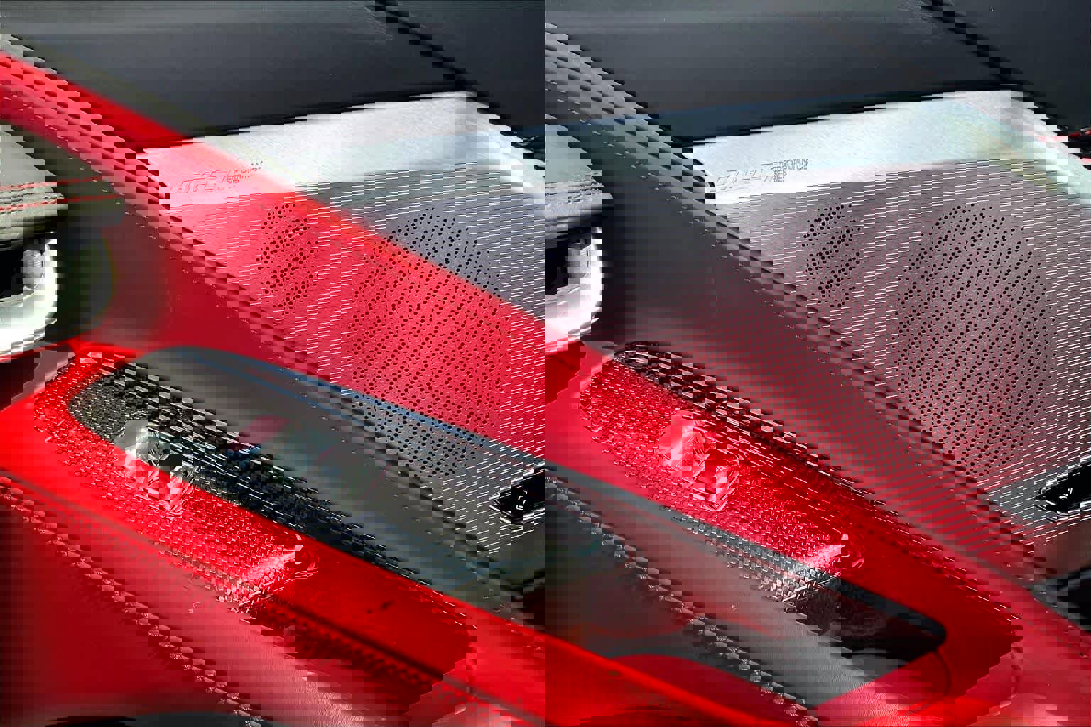 Used 2021 Chevrolet Corvette Stingray Premium Cpe w/ Z51 Performance Package RWD image 32