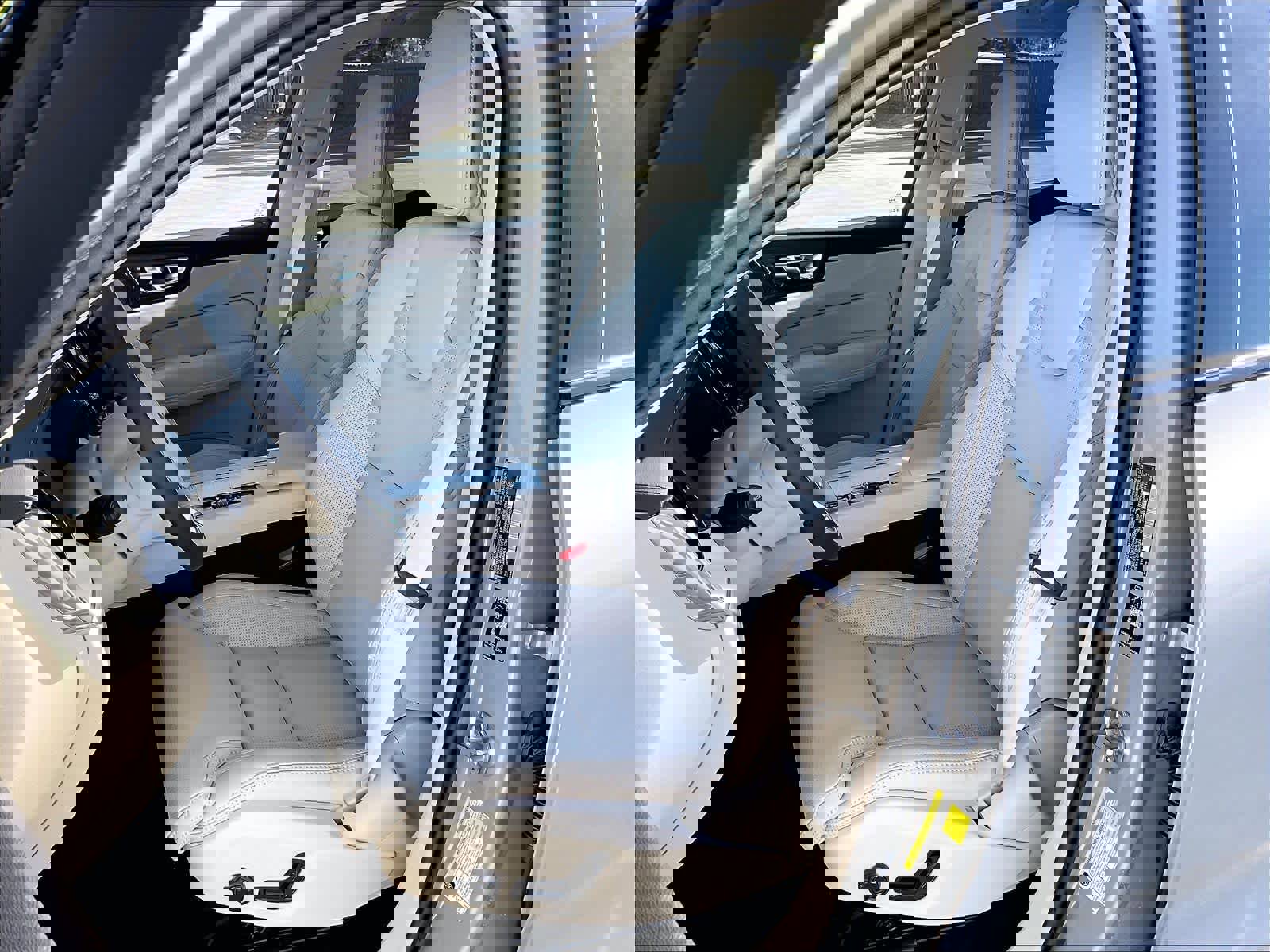 New 2026 Volvo XC60 B5 Ultra w/ Protection Package Premier image 11