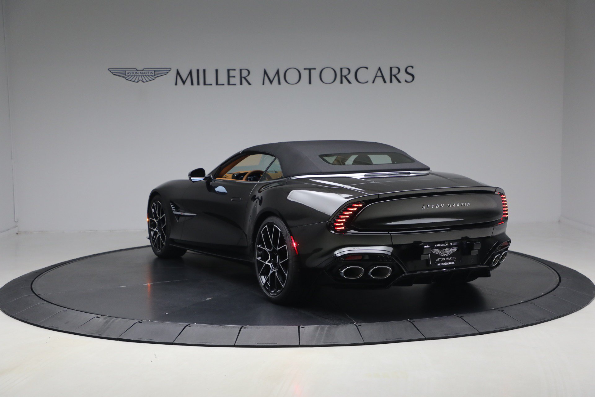 New 2026 Aston Martin Vanquish Convertible RWD image 17