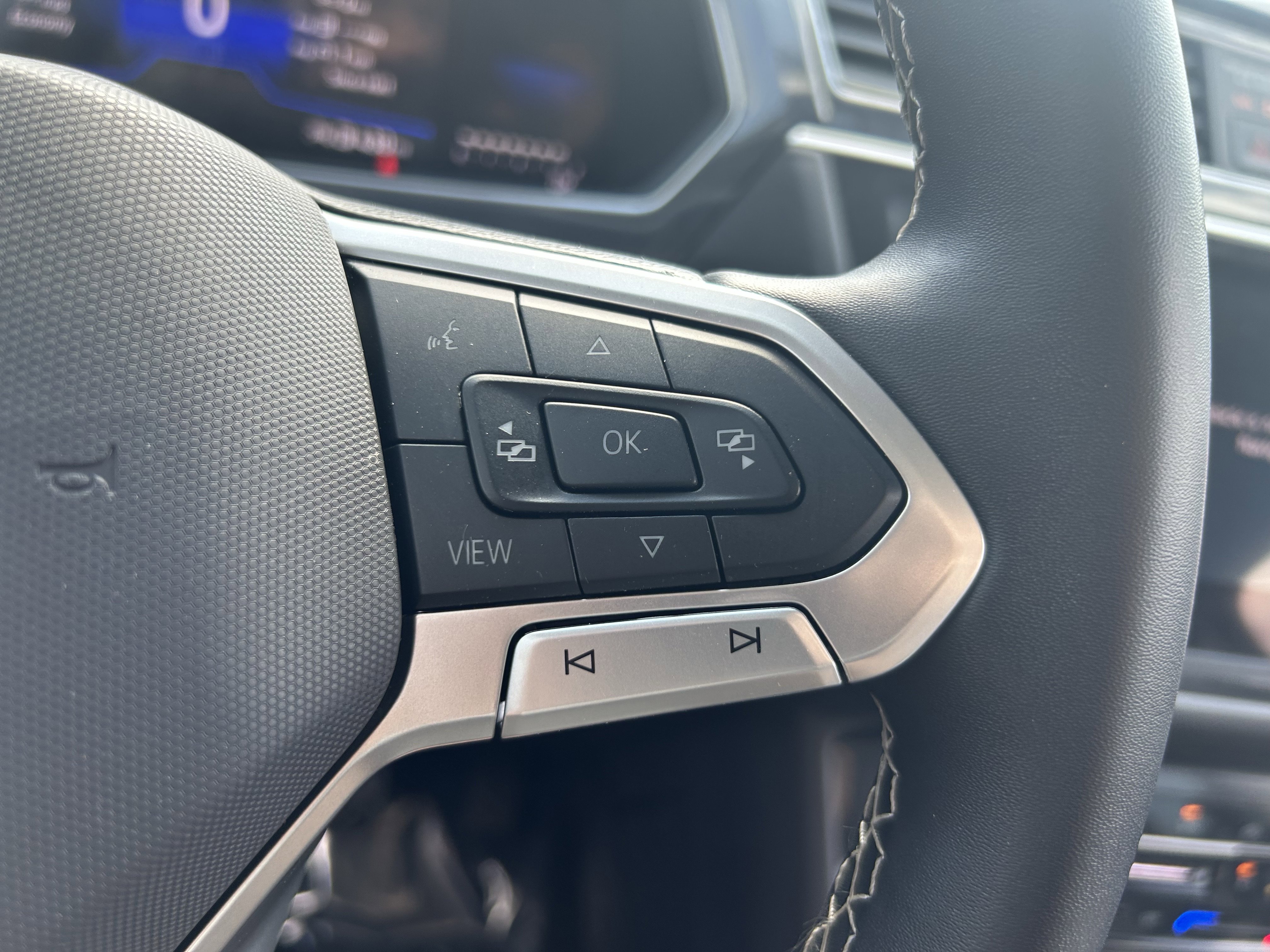 Certified 2024 Volkswagen Tiguan SE AWD/4WD image 17