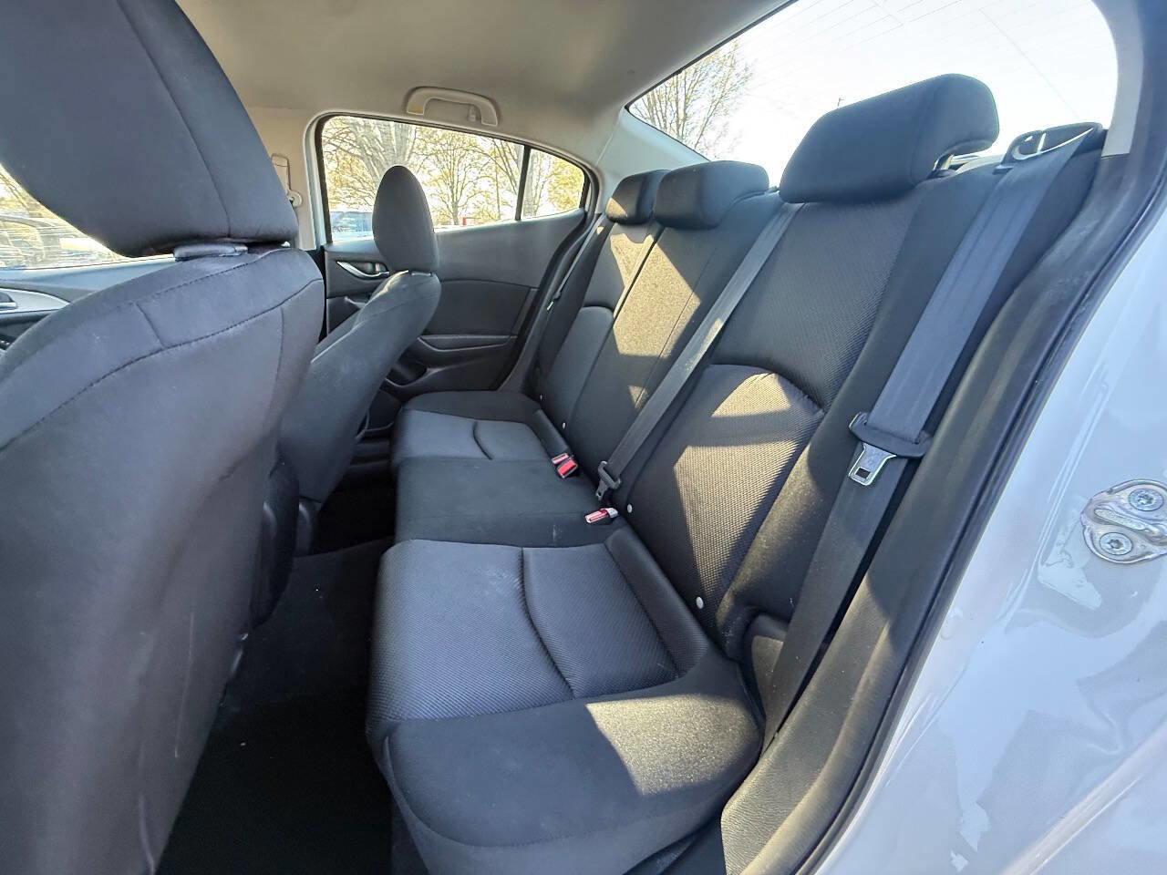 Used 2018 MAZDA MAZDA3 Sport FWD image 17