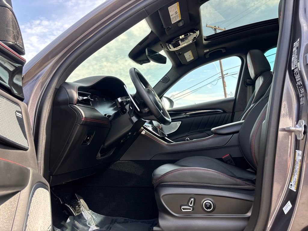 Used 2024 Maserati Grecale Trofeo image 10