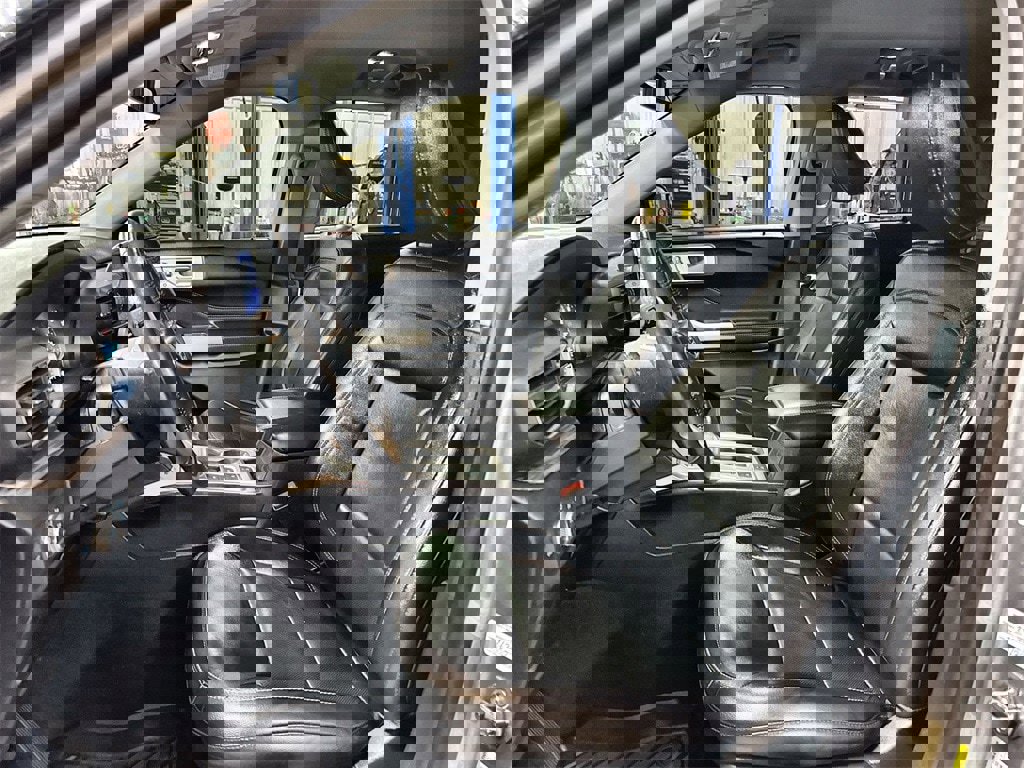 Used 2022 Ford Explorer Limited image 12