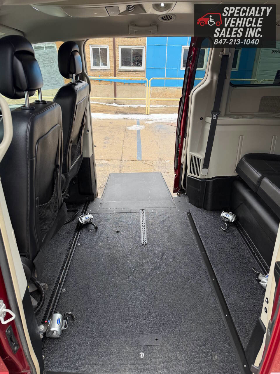 Used 2014 Chrysler Town & Country Touring image 23