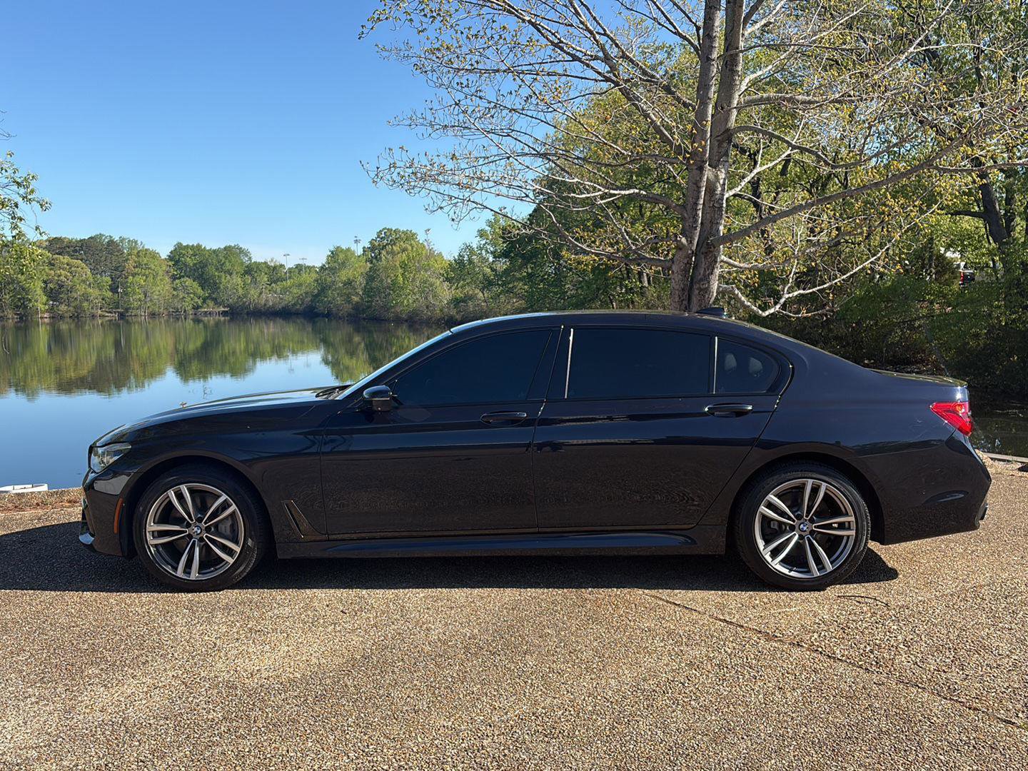 Used 2018 BMW 750i xDrive AWD/4WD image 10