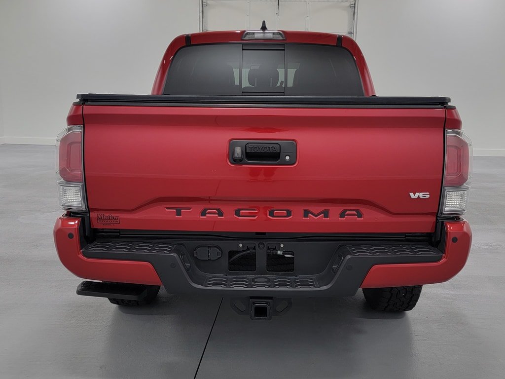 Used 2020 Toyota Tacoma TRD Sport w/ TRD Premium Sport Package AWD/4WD image 8