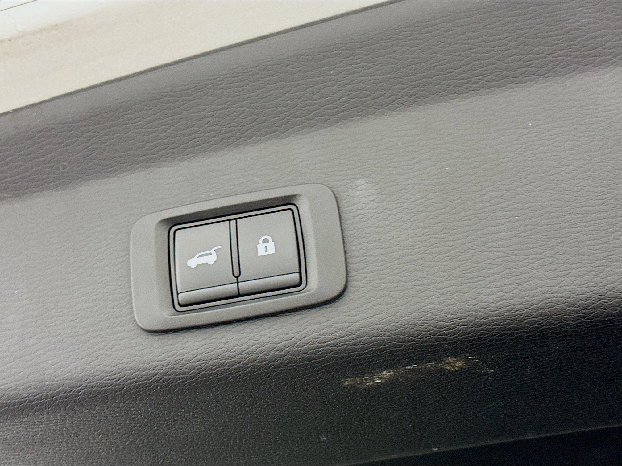 Used 2024 Mitsubishi Outlander SE image 32