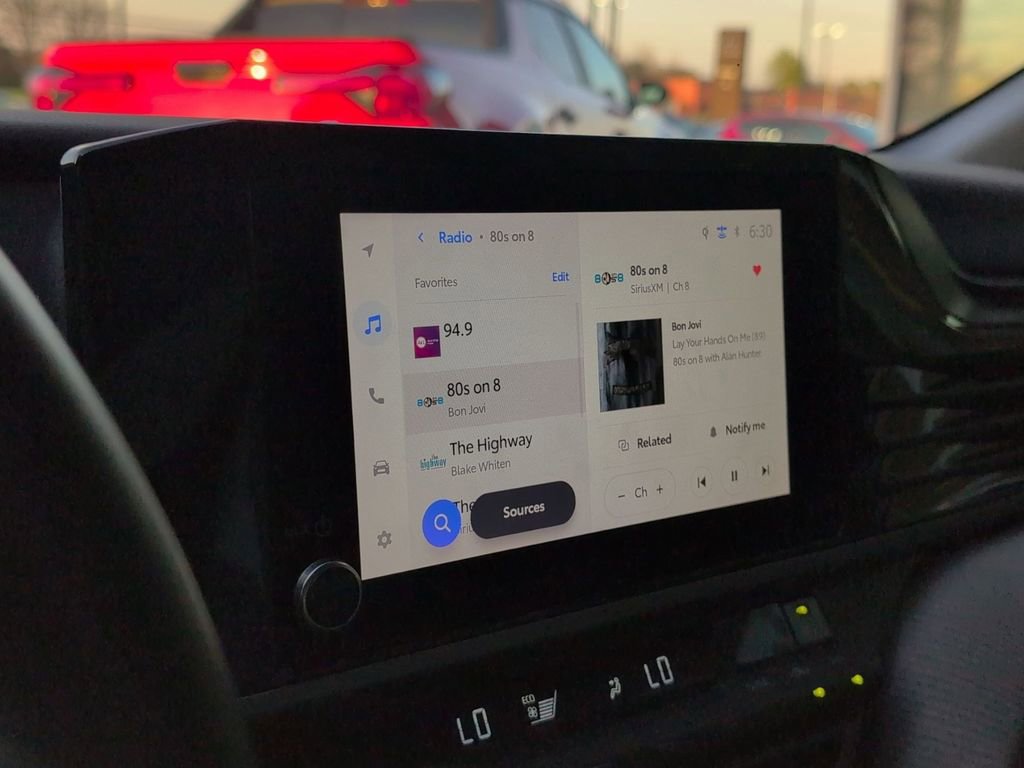 Used 2025 Toyota Camry SE image 28