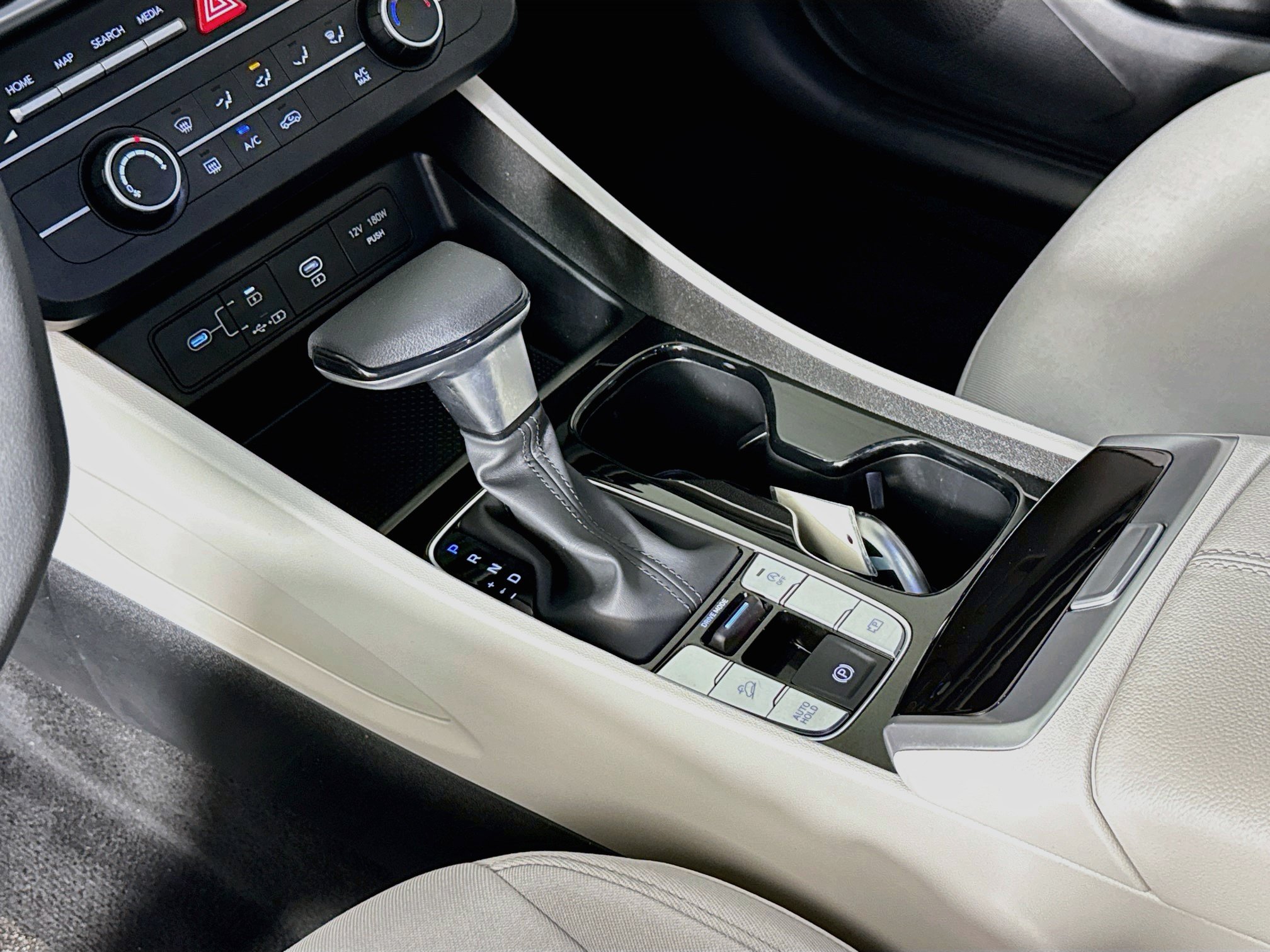 Used 2025 Hyundai Tucson SE FWD image 19