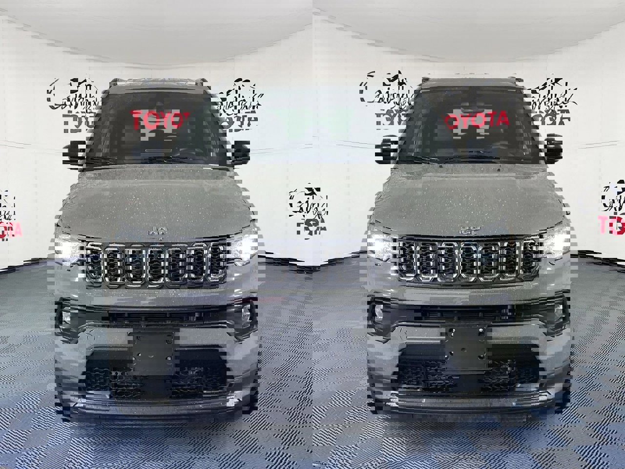 Used 2024 Jeep Compass Latitude image 3