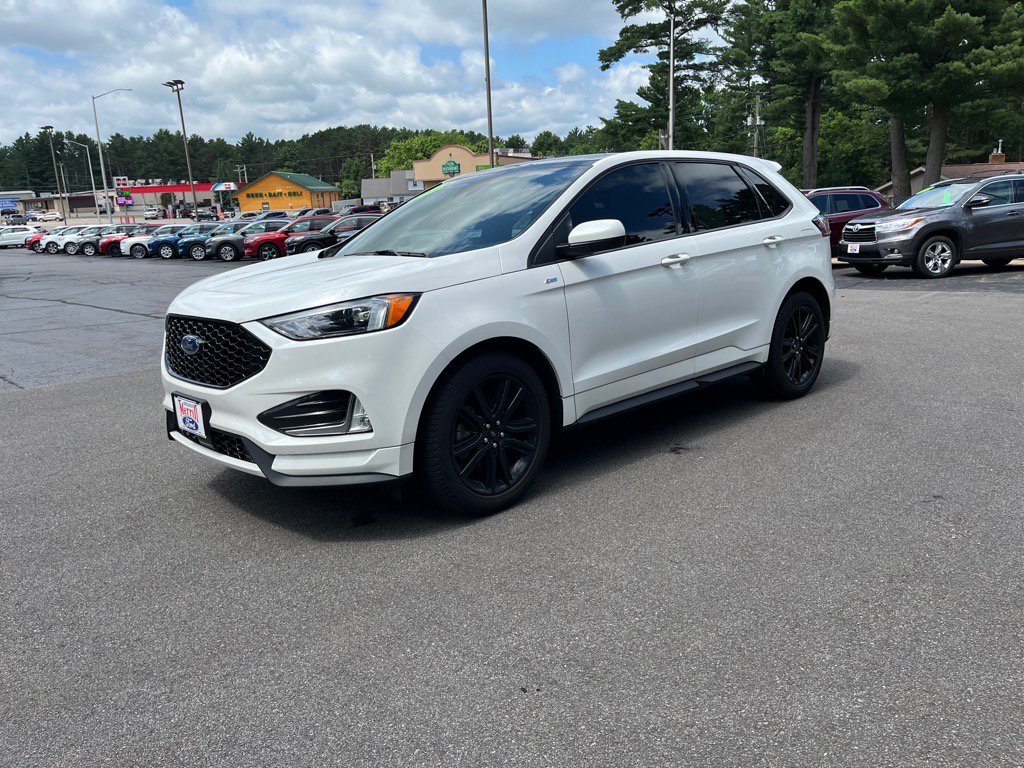 Used 2024 Ford Edge ST-Line w/ Cold Weather Package image 3