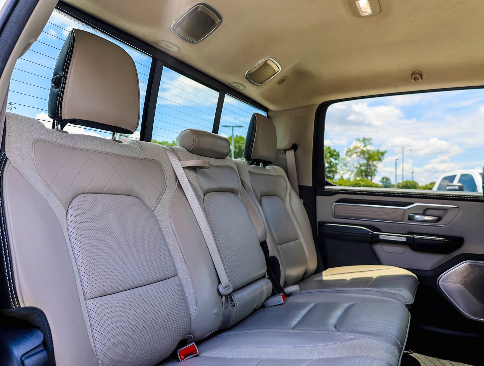 Used 2023 RAM 1500 Limited AWD/4WD image 9