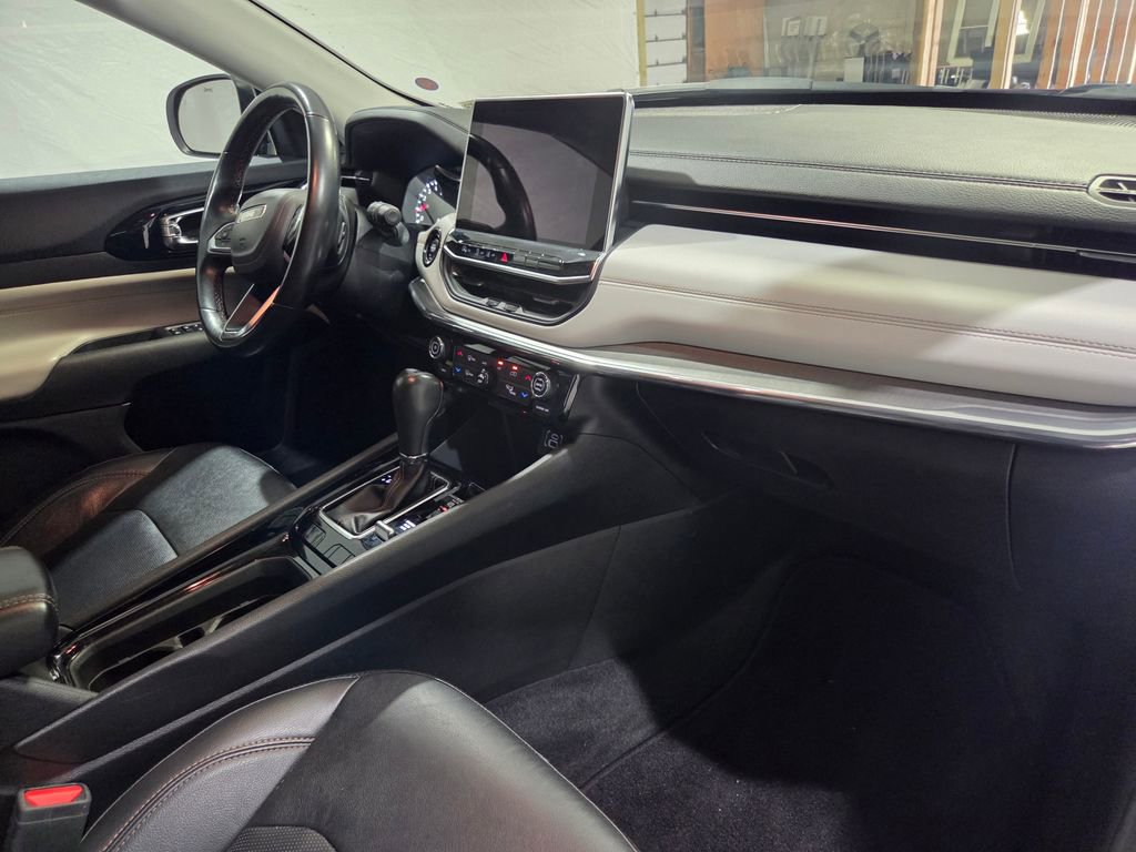 Used 2022 Jeep Compass Limited image 19