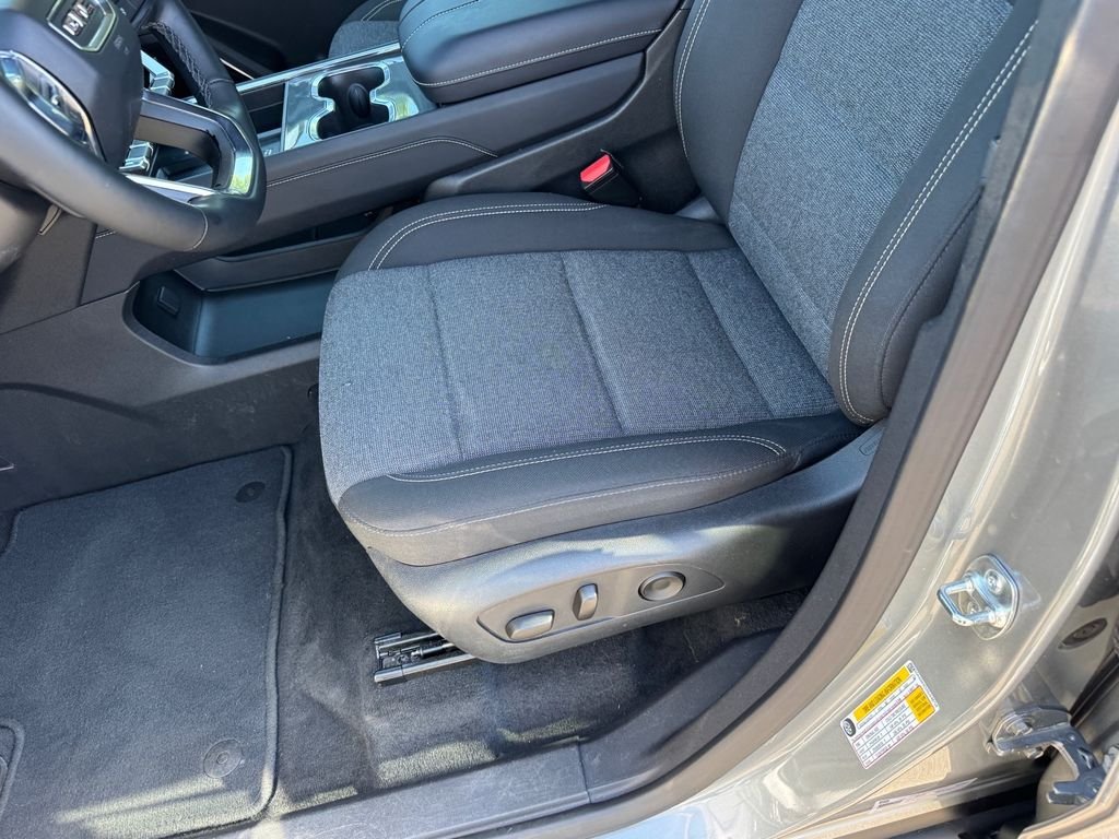 Used 2025 GMC Acadia Elevation FWD image 8