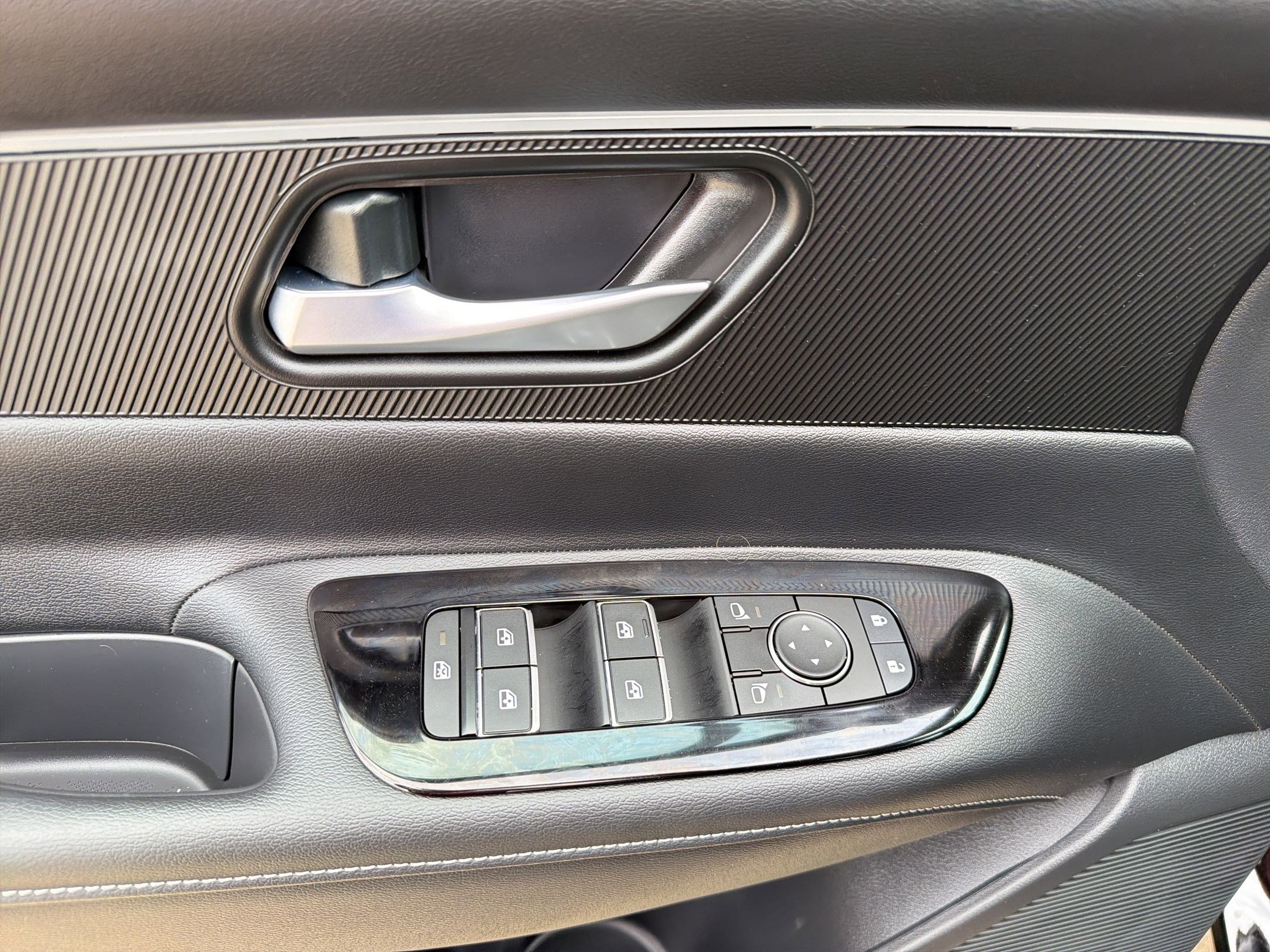 Used 2025 Nissan Murano SV FWD image 20
