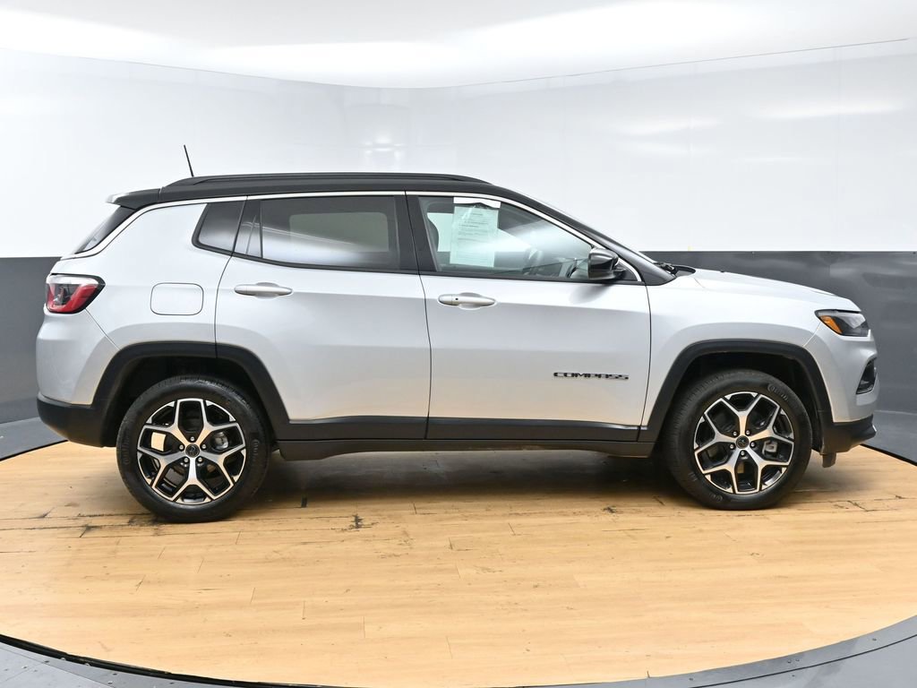 Used 2026 Jeep Compass Limited image 16