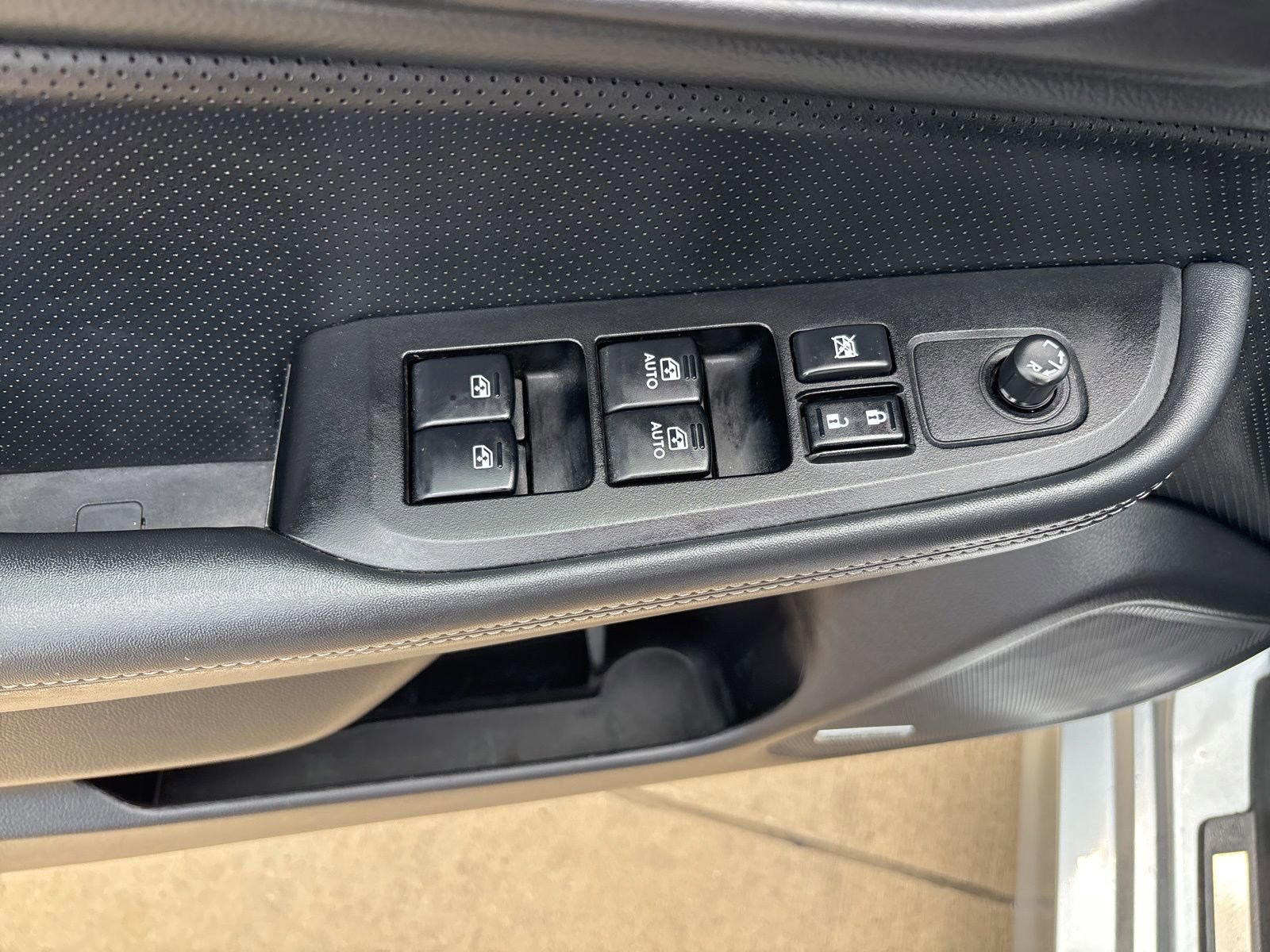 Used 2017 Subaru Legacy 2.5i Limited AWD/4WD image 16