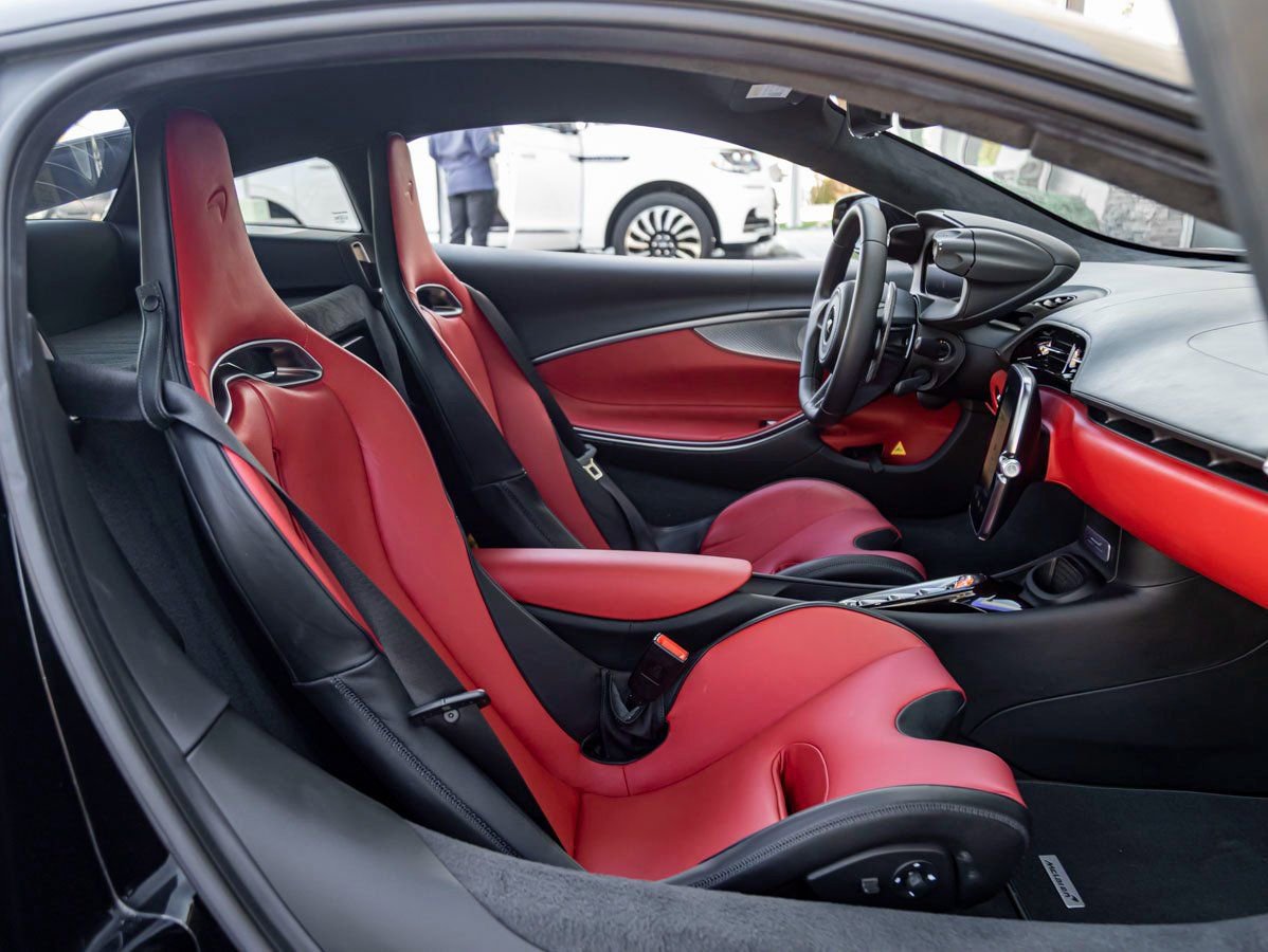 Used 2025 McLaren Artura image 21