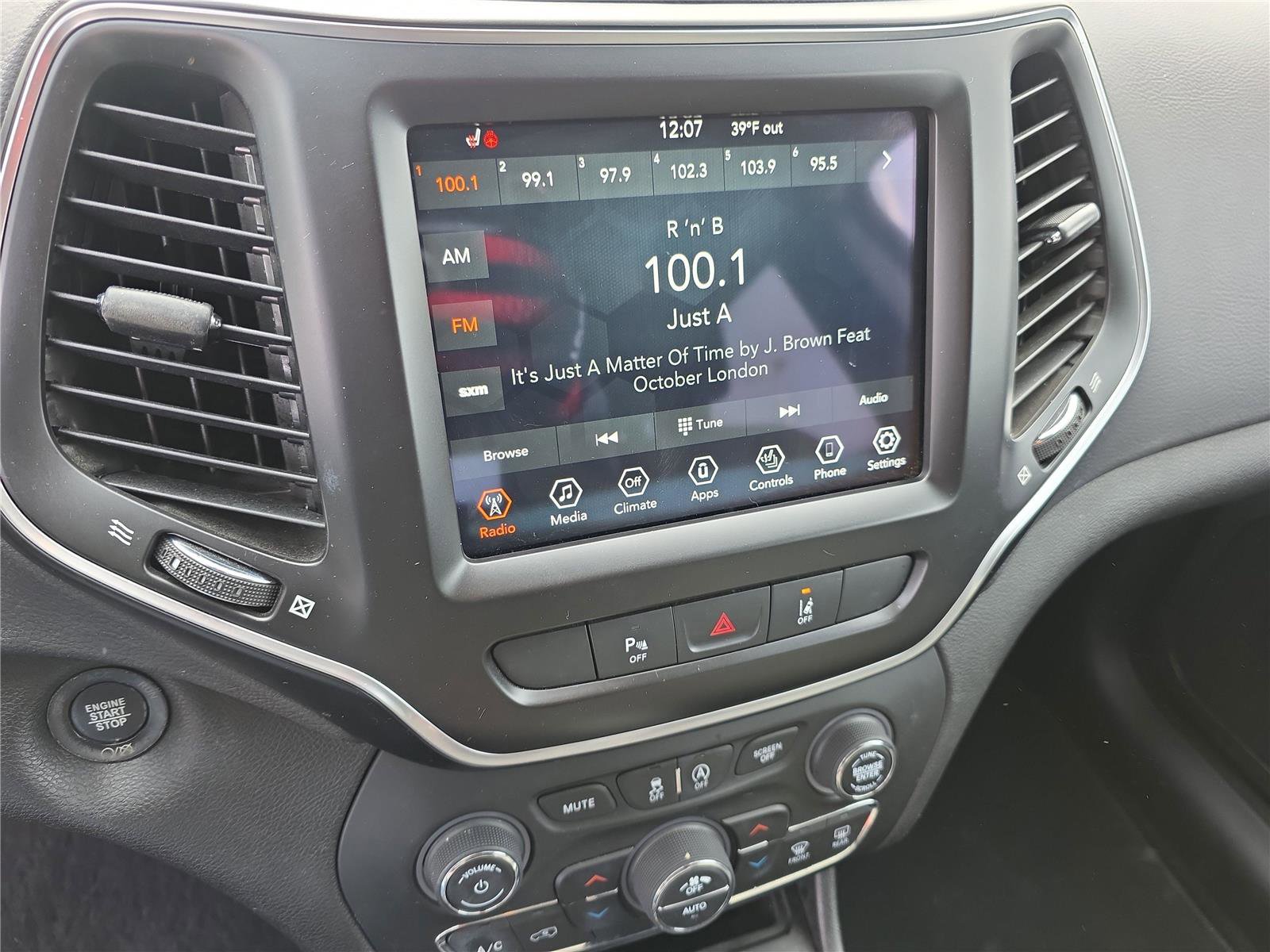 Used 2021 Jeep Cherokee Latitude Lux w/ Comfort/Convenience Group image 24