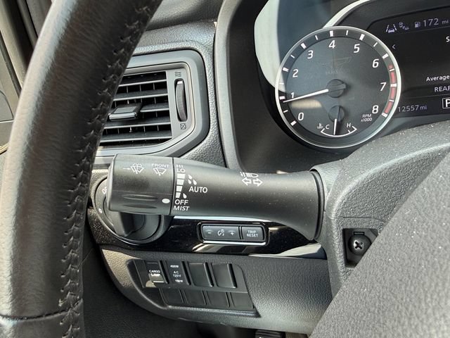 Used 2024 Nissan Titan SV w/ SV Convenience Package RWD image 23