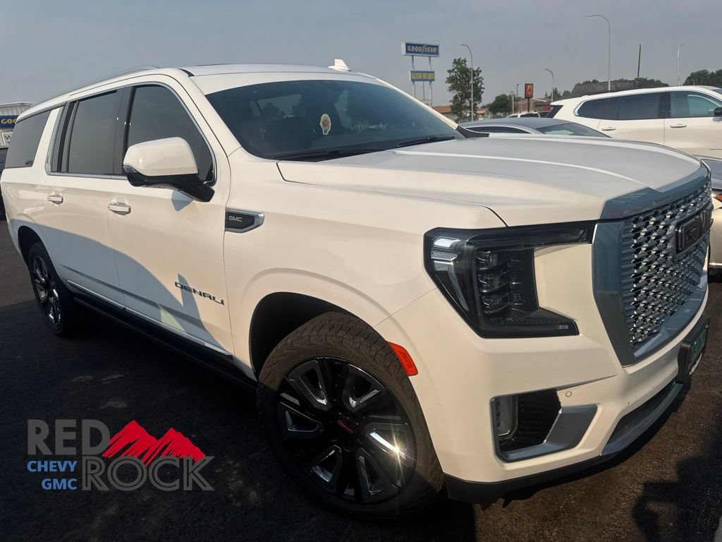 Used 2021 GMC Yukon XL Denali w/ Denali Ultimate Package AWD/4WD image 7