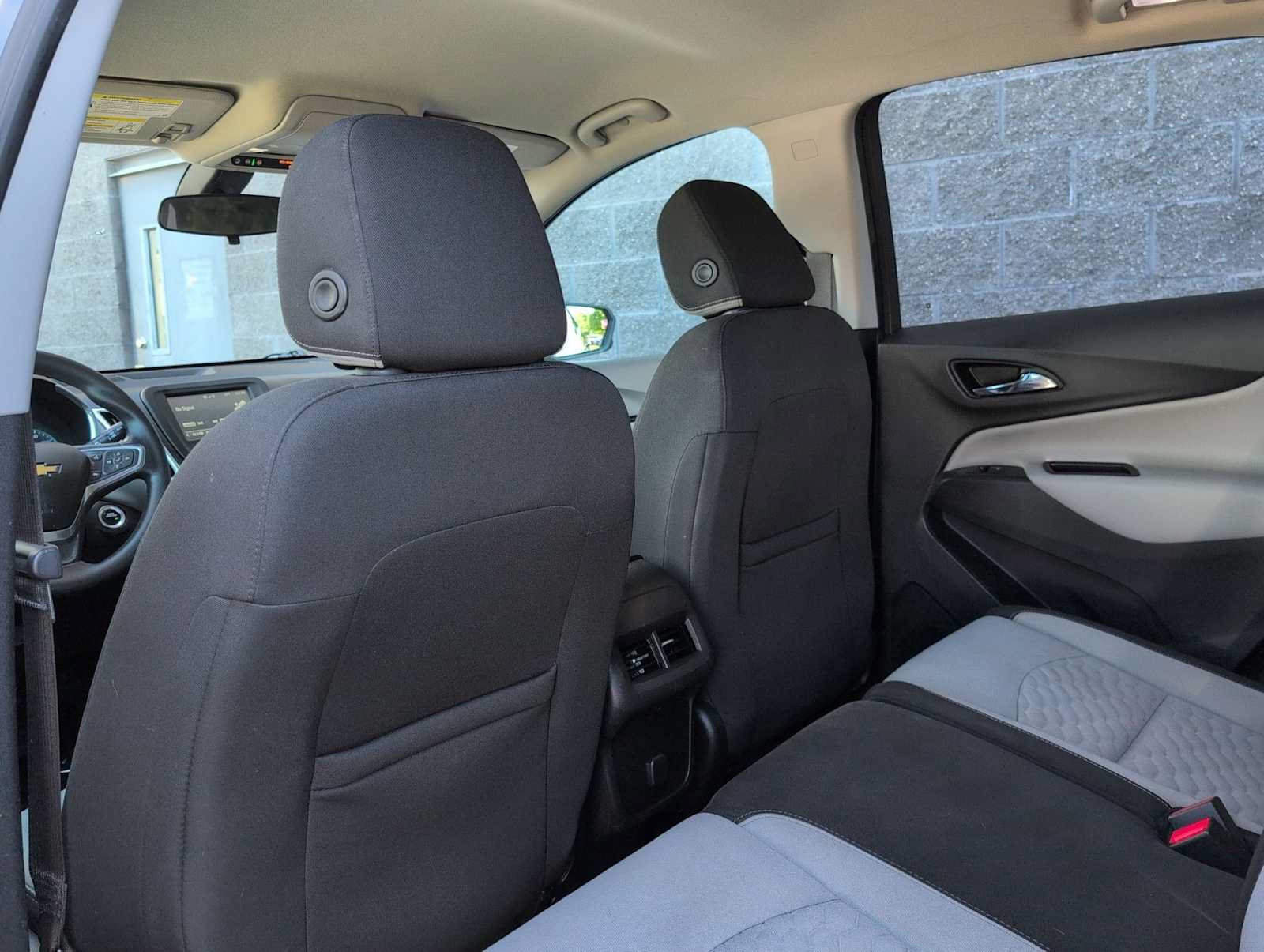 Used 2018 Chevrolet Equinox LT FWD image 18