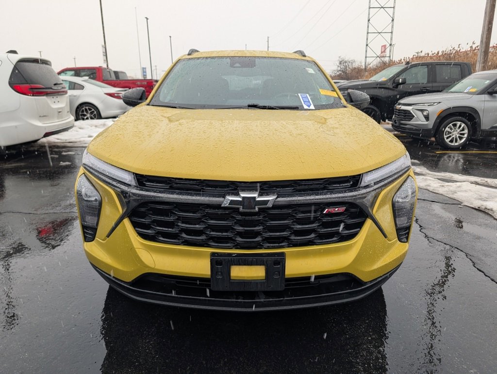 Used 2024 Chevrolet Trax RS w/ Driver Confidence Package image 2