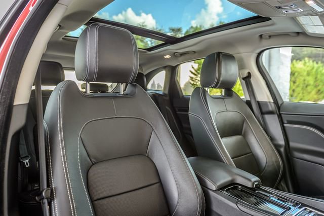 Used 2018 Jaguar F-PACE R-Sport image 37