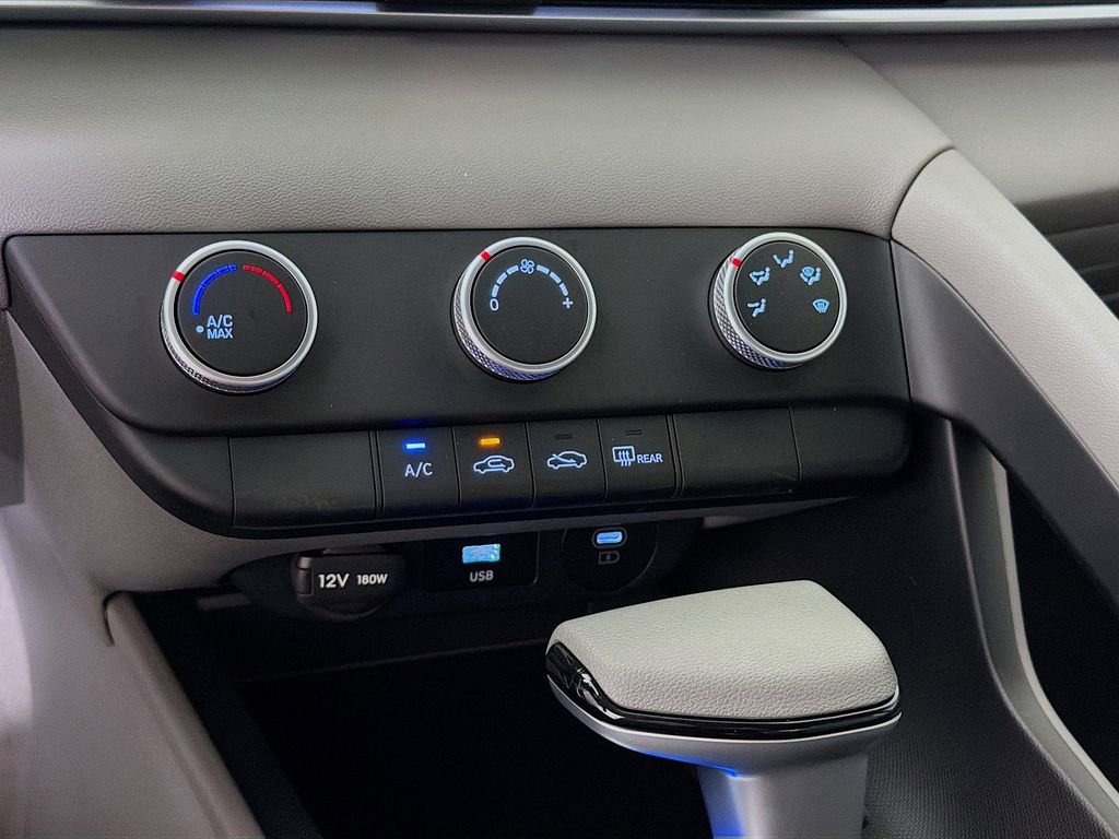 Used 2025 Hyundai Elantra SE FWD image 18