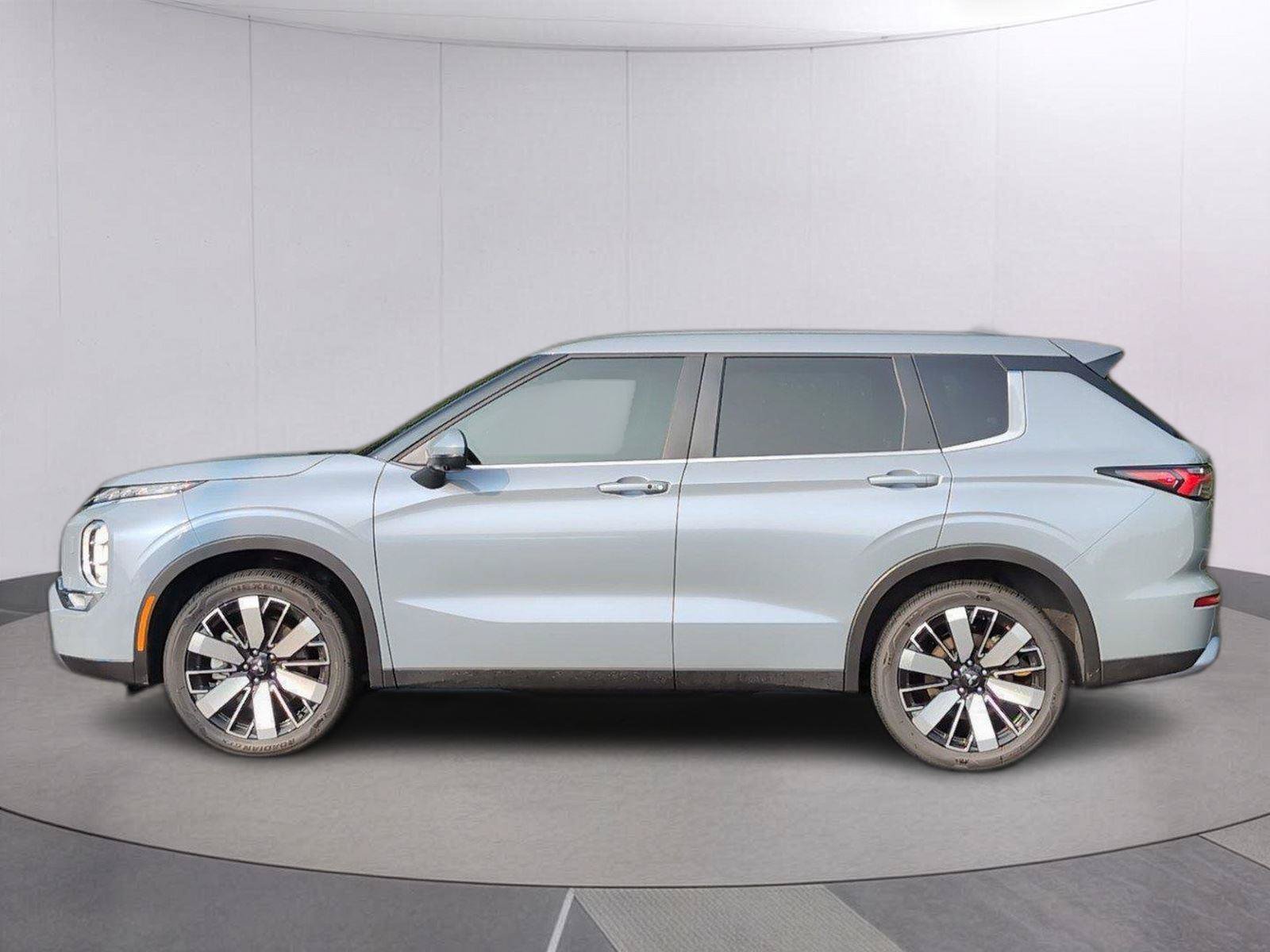 Used 2026 Mitsubishi Outlander SE AWD/4WD image 2