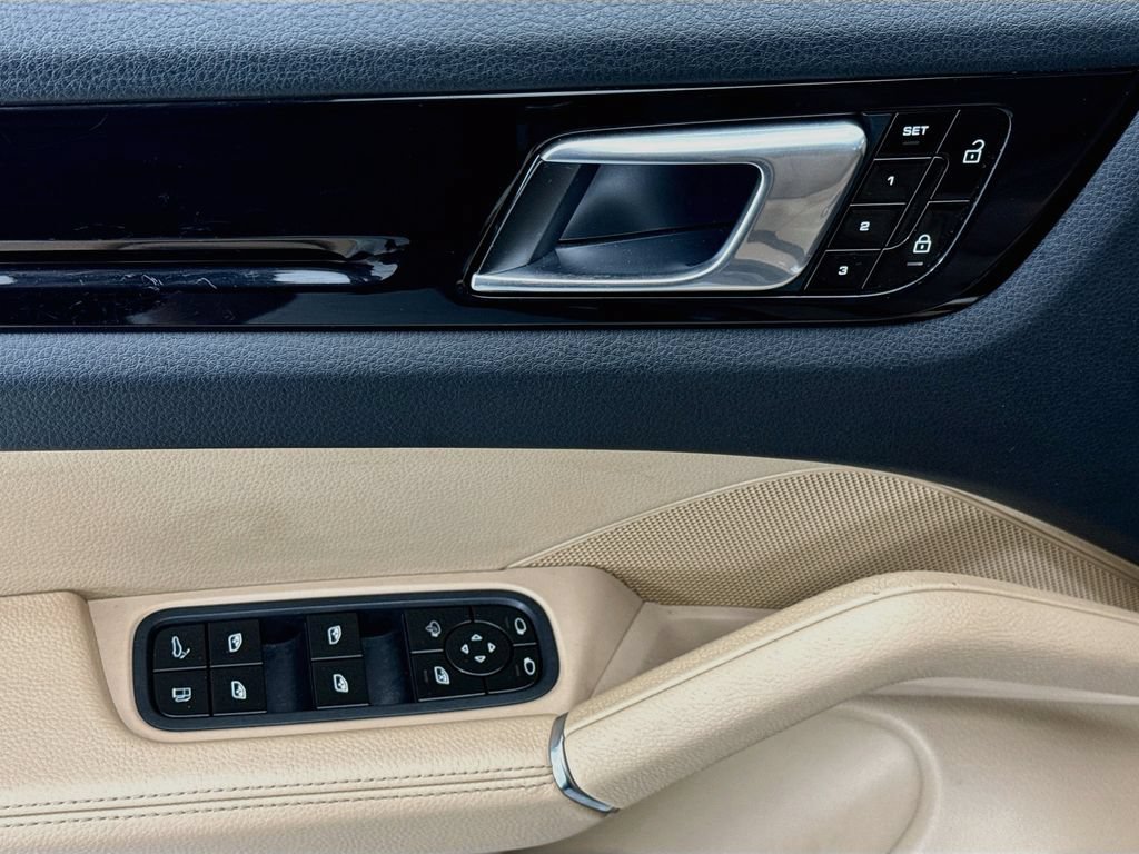 Used 2019 Porsche Cayenne E-Hybrid AWD/4WD image 22