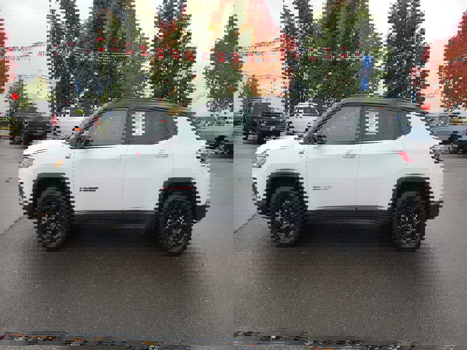 Used 2023 Jeep Compass Trailhawk image 11