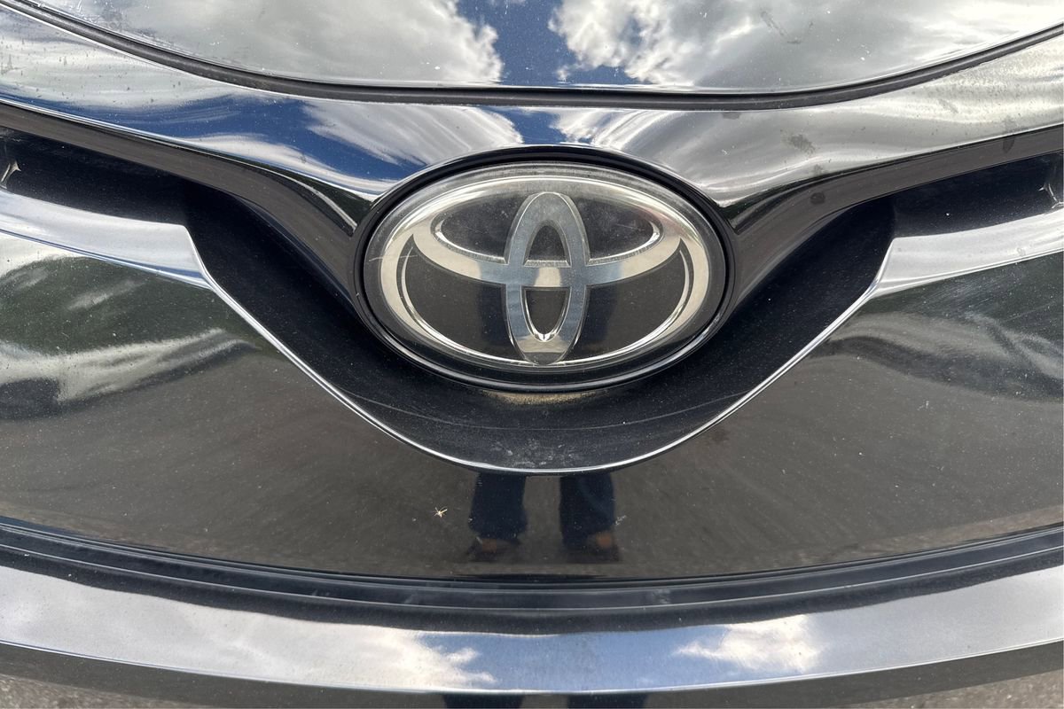 Used 2018 Toyota C-HR XLE FWD image 24