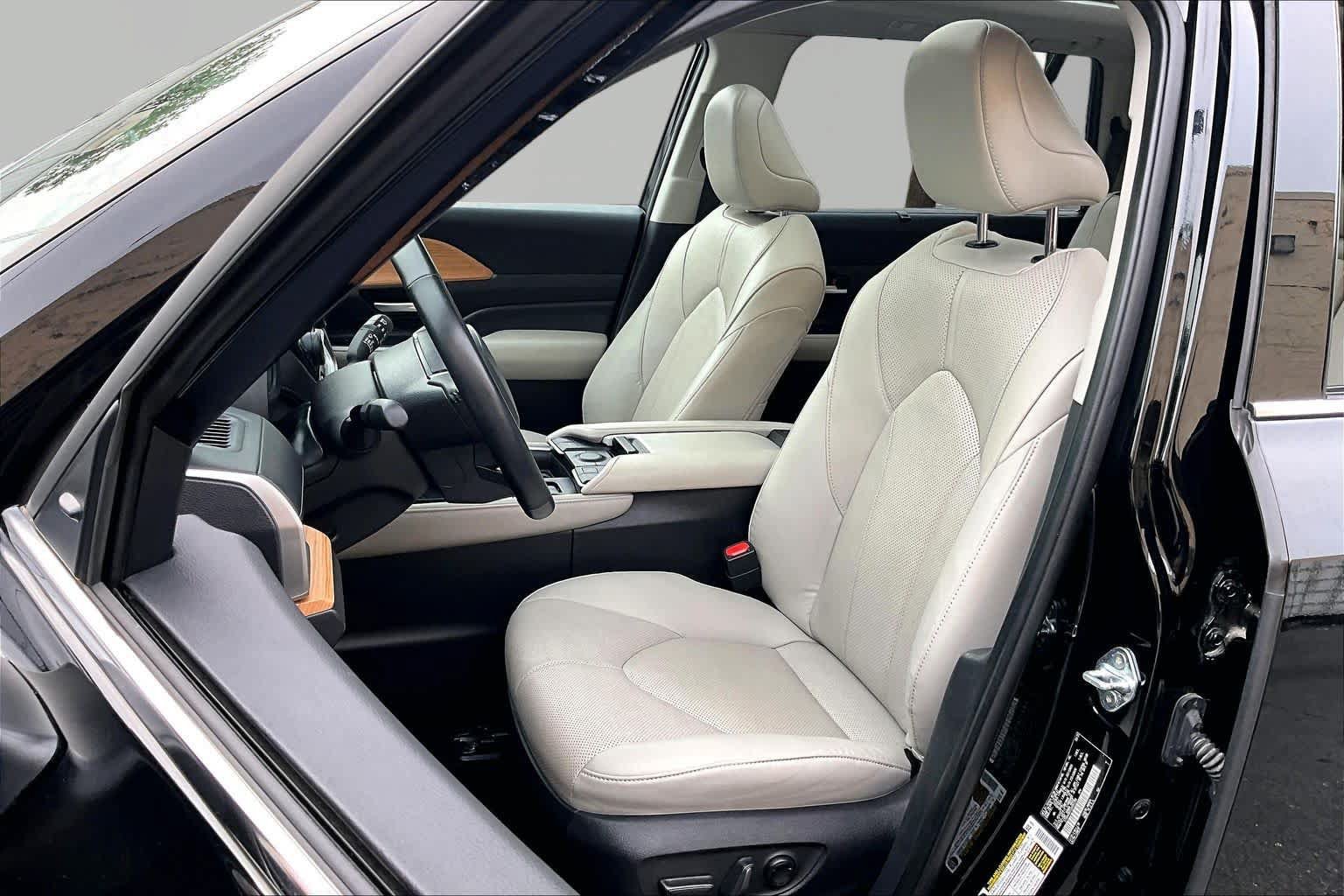 Certified 2025 Toyota Grand Highlander AWD image 8