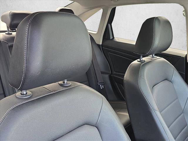 Used 2022 Volkswagen Jetta SE w/ Panoramic Sunroof Package FWD image 25