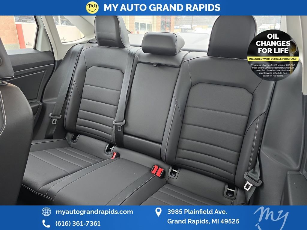 Used 2024 Volkswagen Jetta SE image 27