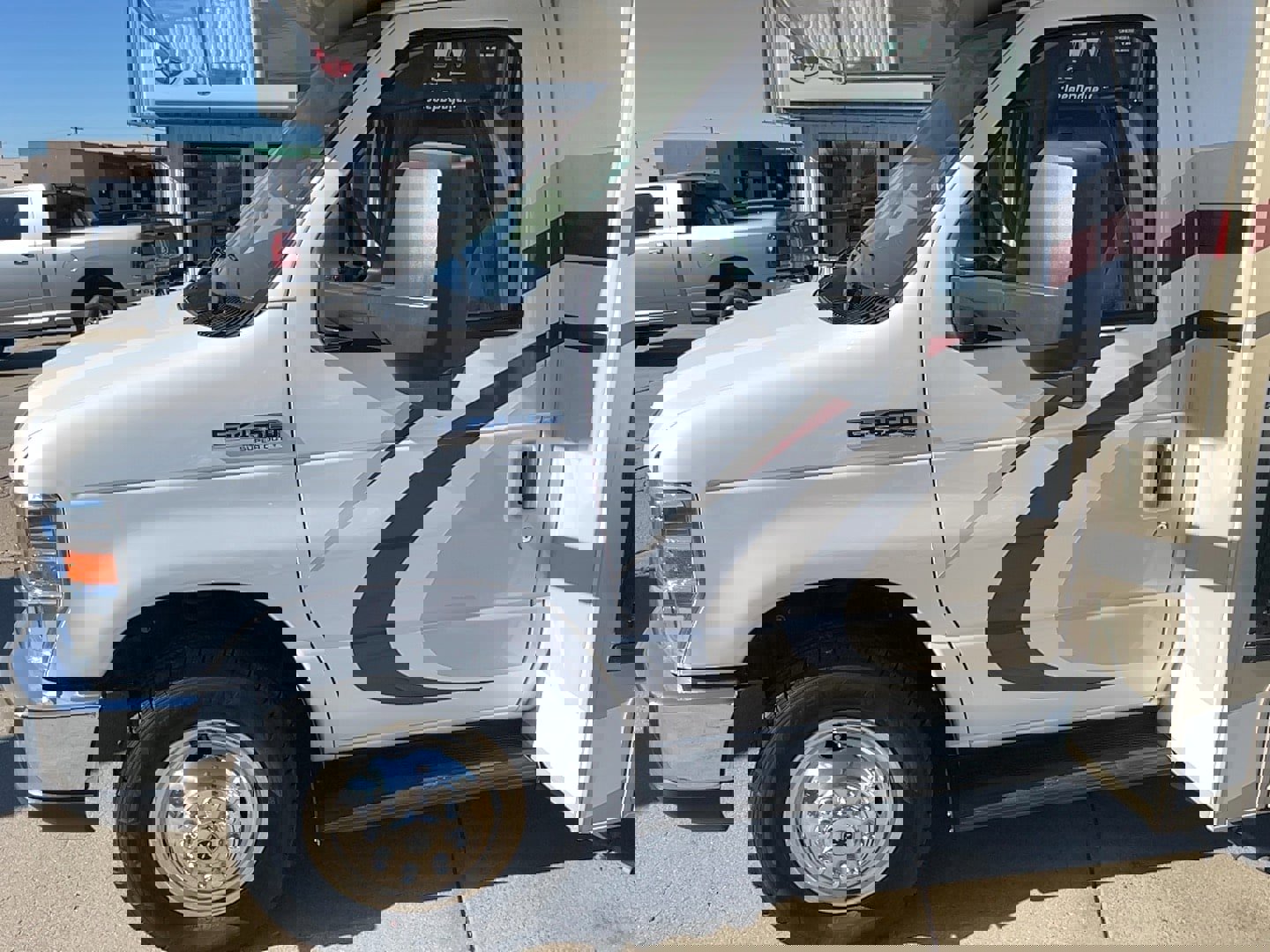 Used 2017 Ford E-450 and Econoline 450 Super Duty w/ Motorhome Prep Package RWD image 11