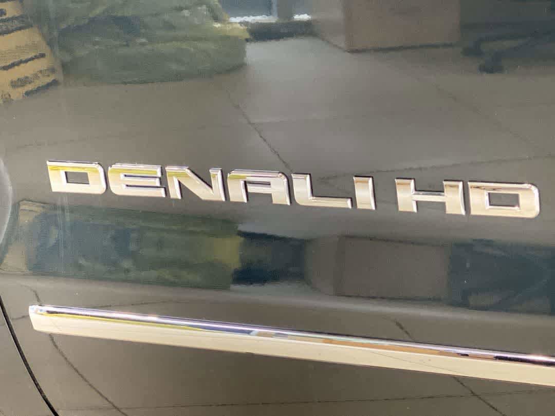 Used 2019 GMC Sierra 2500 Denali w/ Suspension Package, Off-Road AWD/4WD image 11