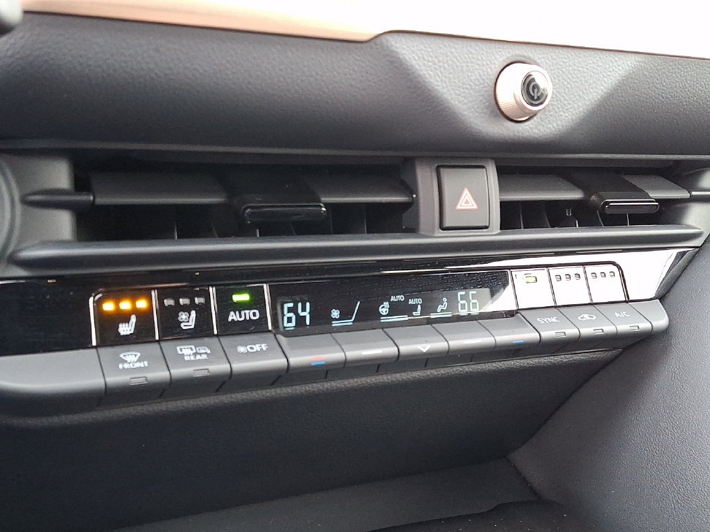 Certified 2025 Toyota Crown Signia AWD/4WD image 20