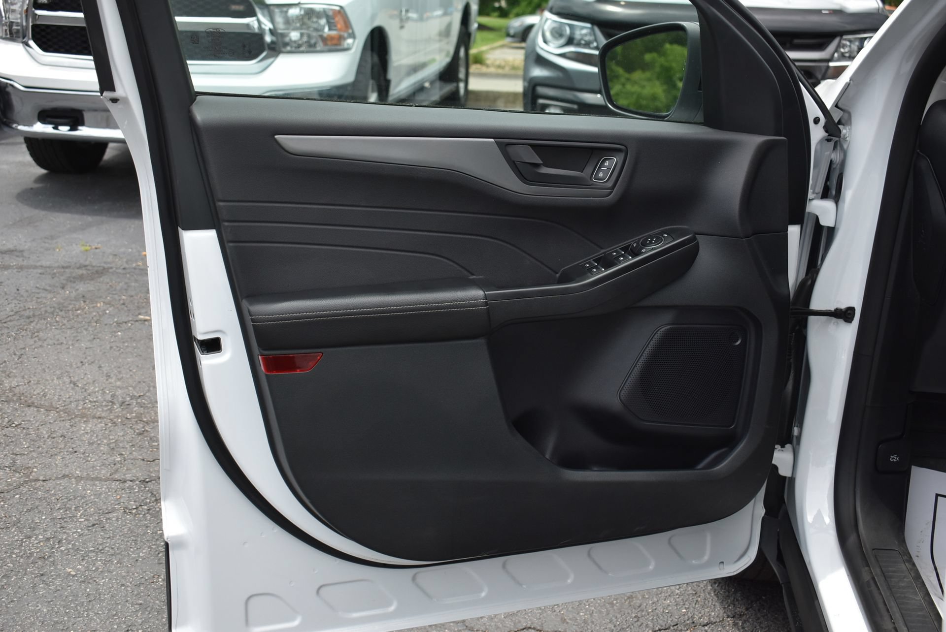 Used 2025 Ford Escape Active AWD/4WD image 12